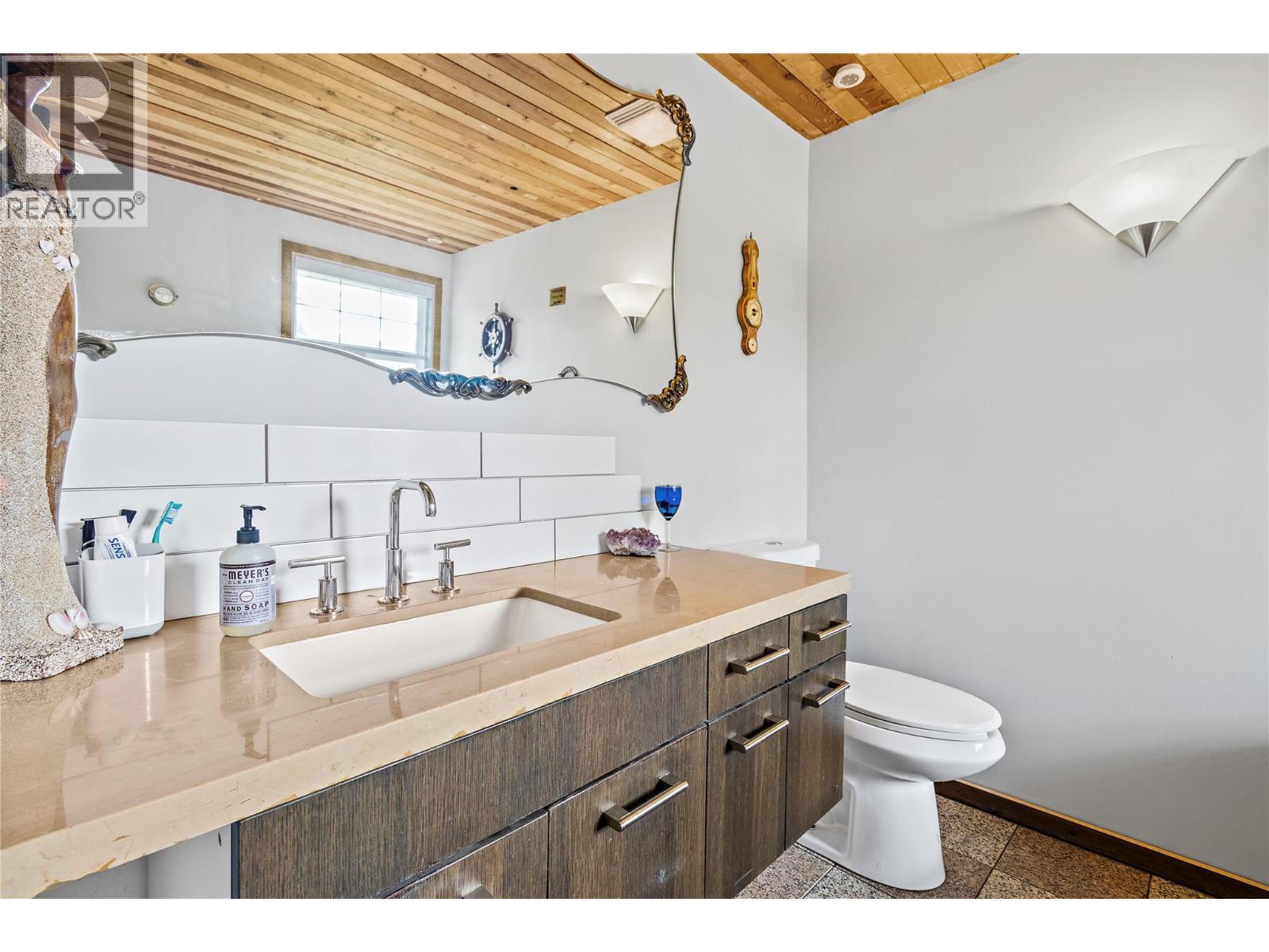 1446 Nittel Road, Seymour Arm, BC - Indoor Photo Showing Bathroom