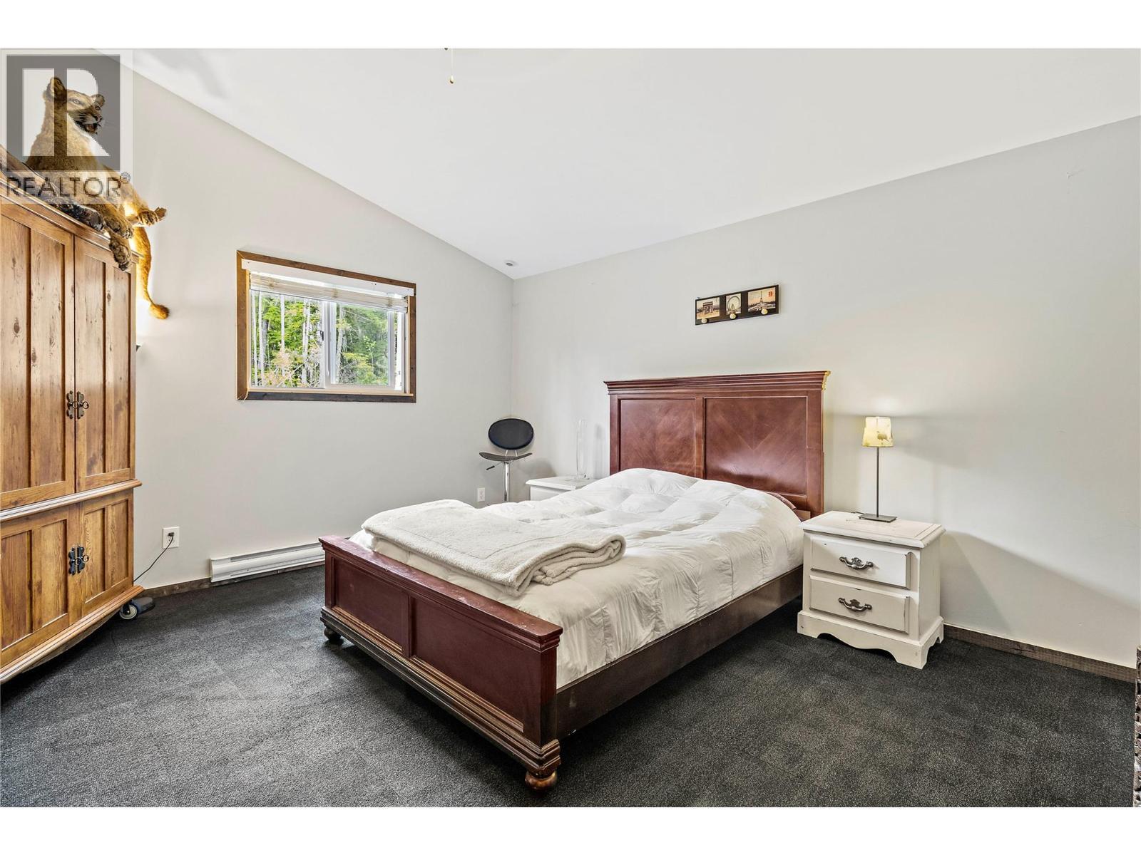 1446 Nittel Road, Seymour Arm, BC - Indoor Photo Showing Bedroom