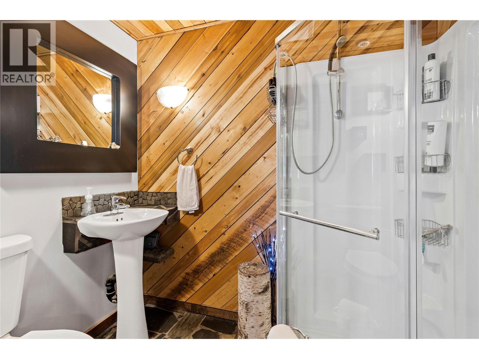 1446 Nittel Road, Seymour Arm, BC - Indoor Photo Showing Bathroom