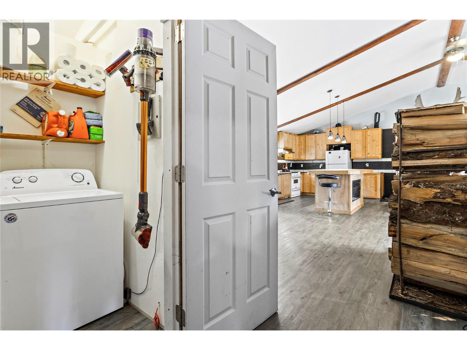 1446 Nittel Road, Seymour Arm, BC - Indoor Photo Showing Laundry Room