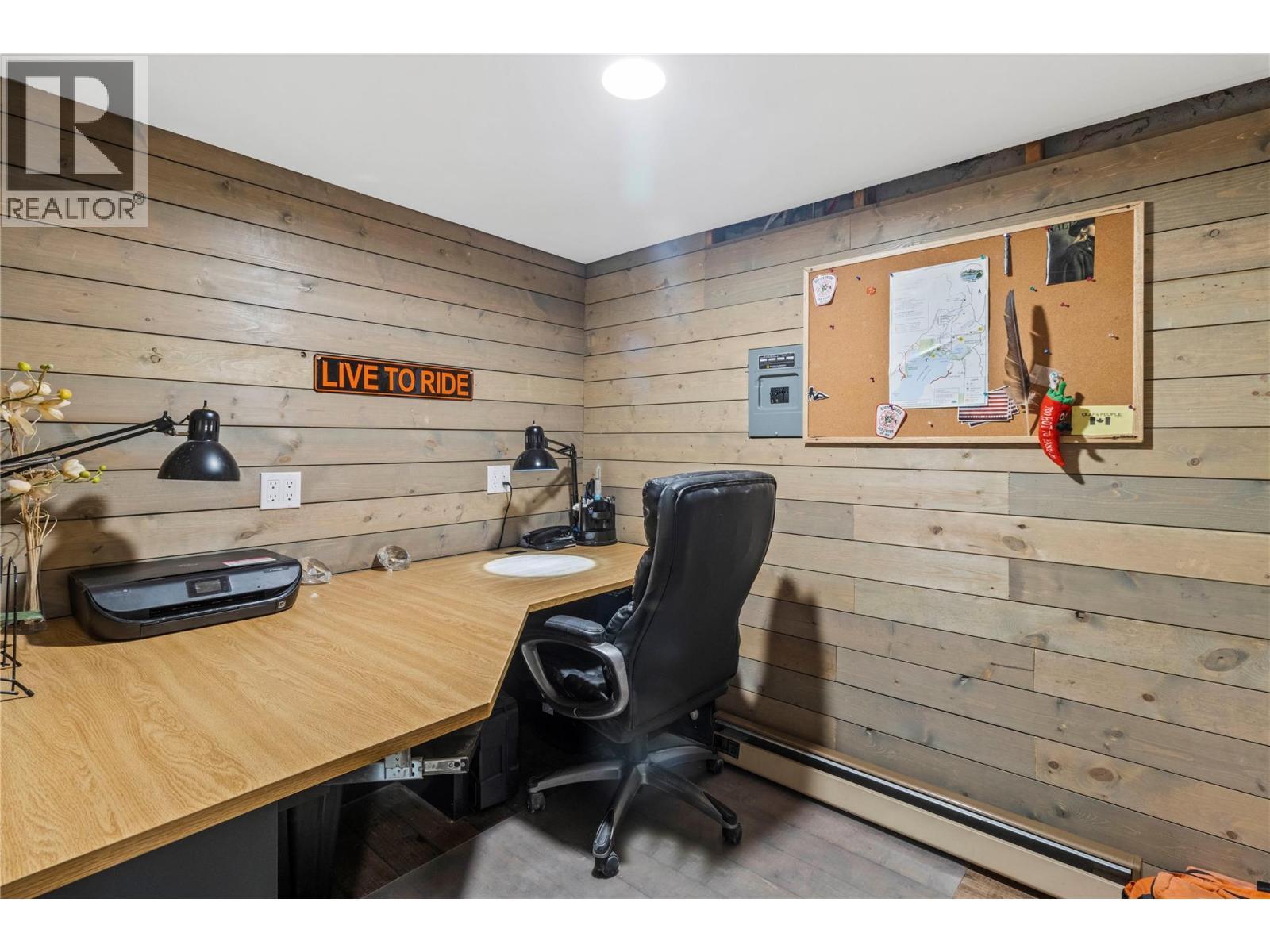 1446 Nittel Road, Seymour Arm, BC - Indoor Photo Showing Other Room