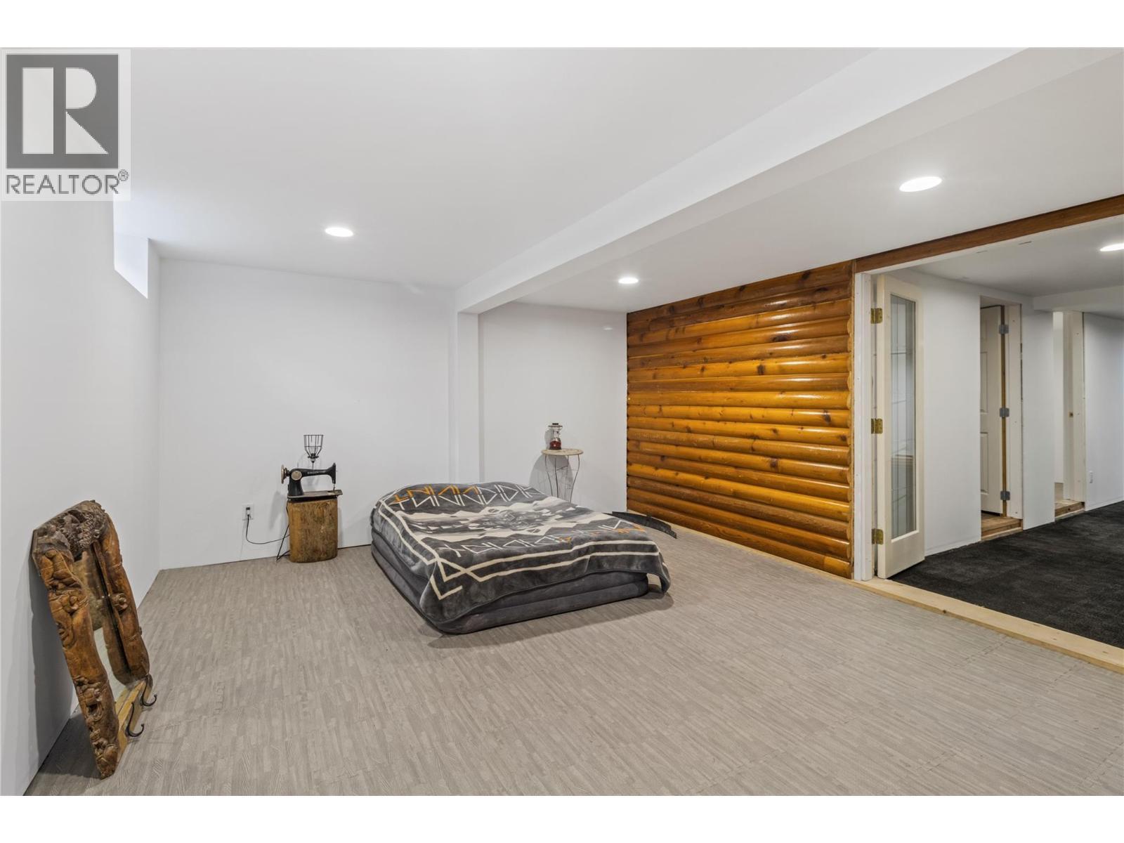 1446 Nittel Road, Seymour Arm, BC - Indoor