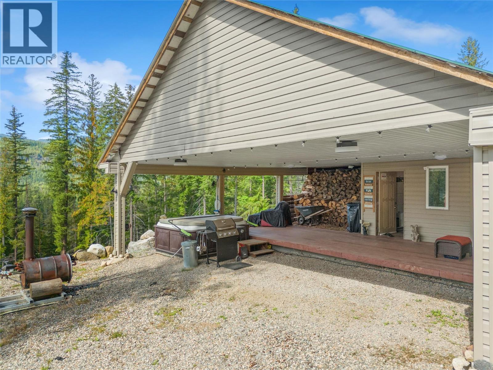 1446 Nittel Road, Seymour Arm, BC - Outdoor