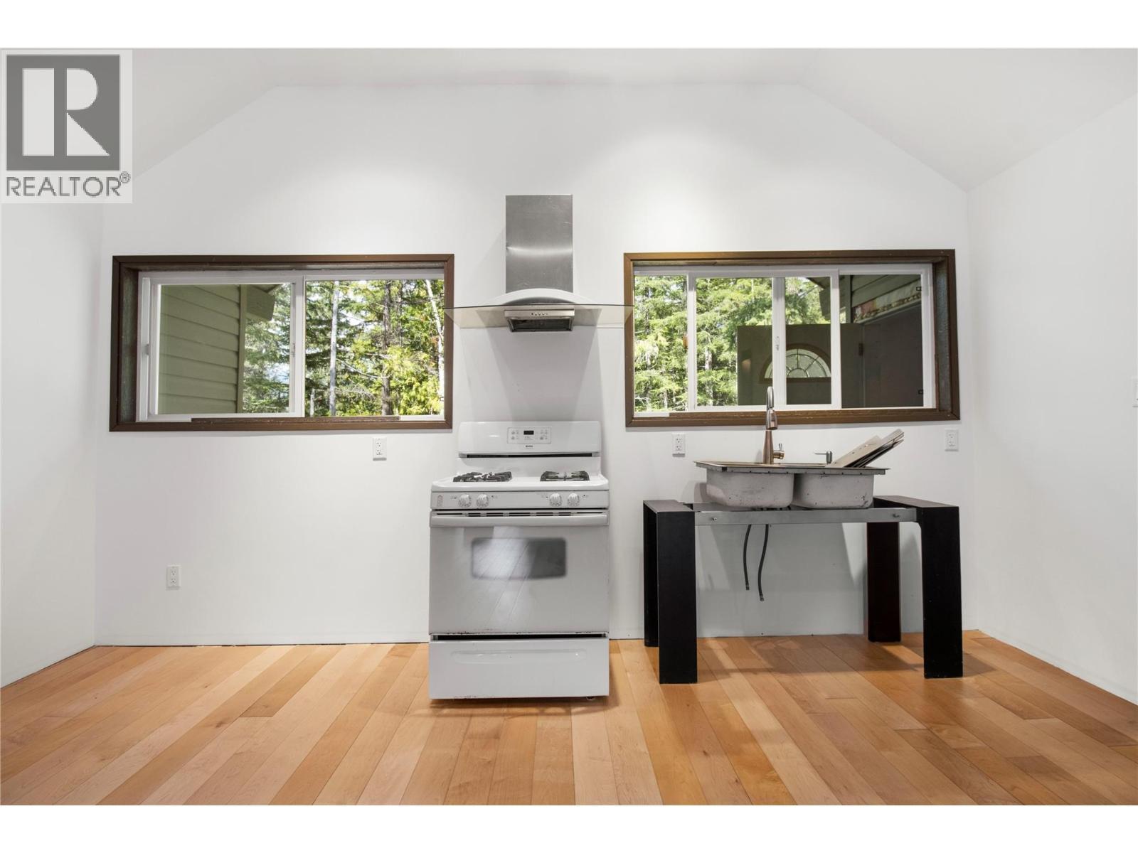 1446 Nittel Road, Seymour Arm, BC - Indoor Photo Showing Other Room