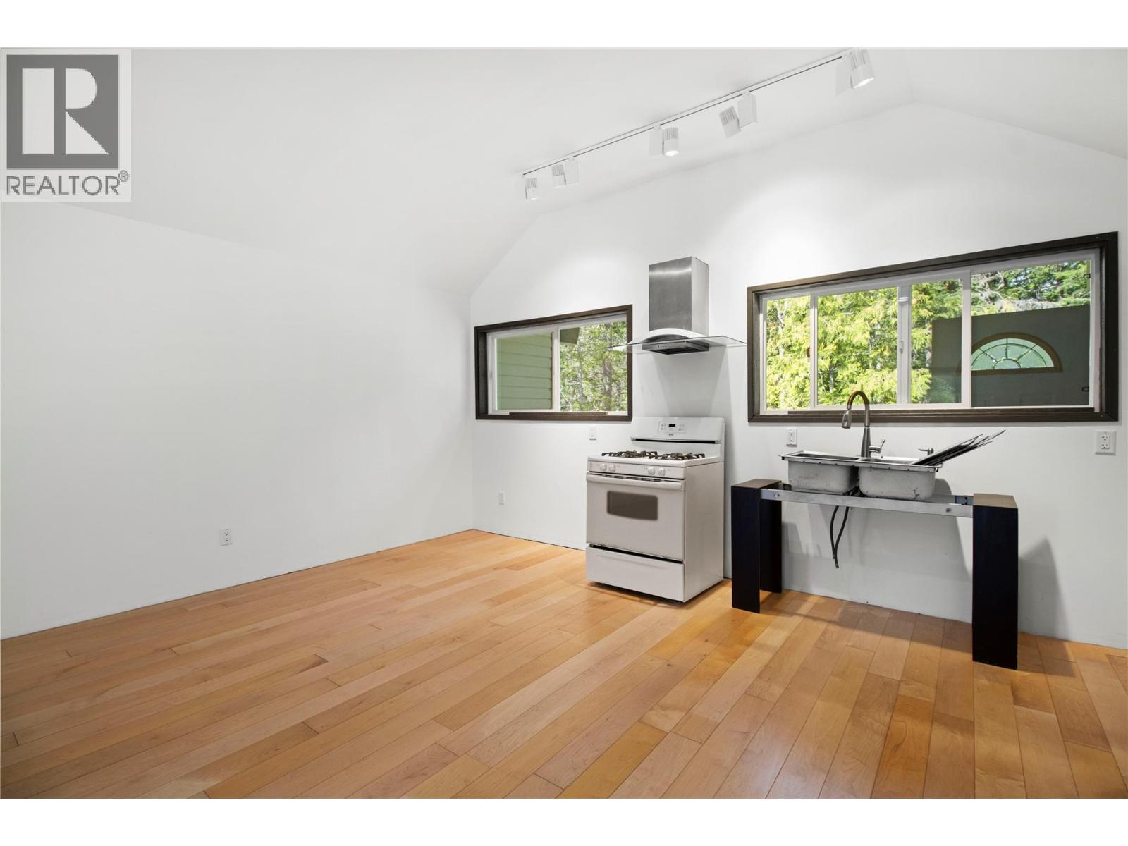 1446 Nittel Road, Seymour Arm, BC - Indoor Photo Showing Other Room