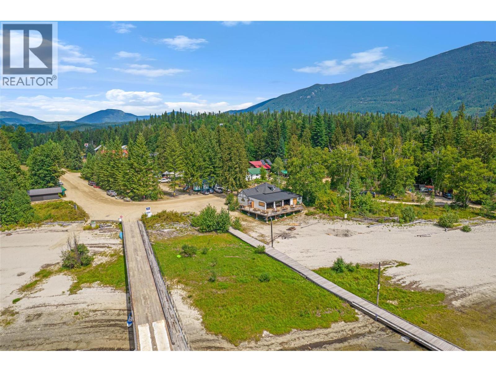 Beach and pub 5 mins down the road - 1446 Nittel Road, Seymour Arm, BC - Outdoor With View