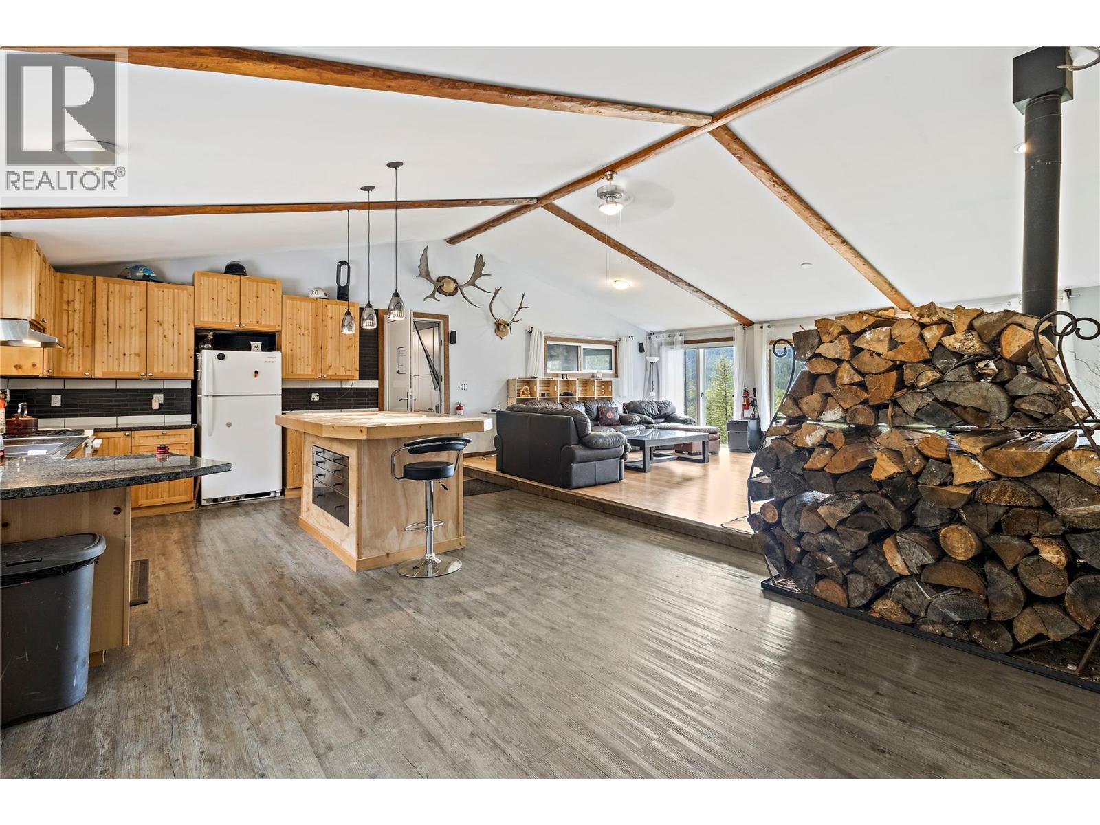 1446 Nittel Road, Seymour Arm, BC - Indoor Photo Showing Kitchen