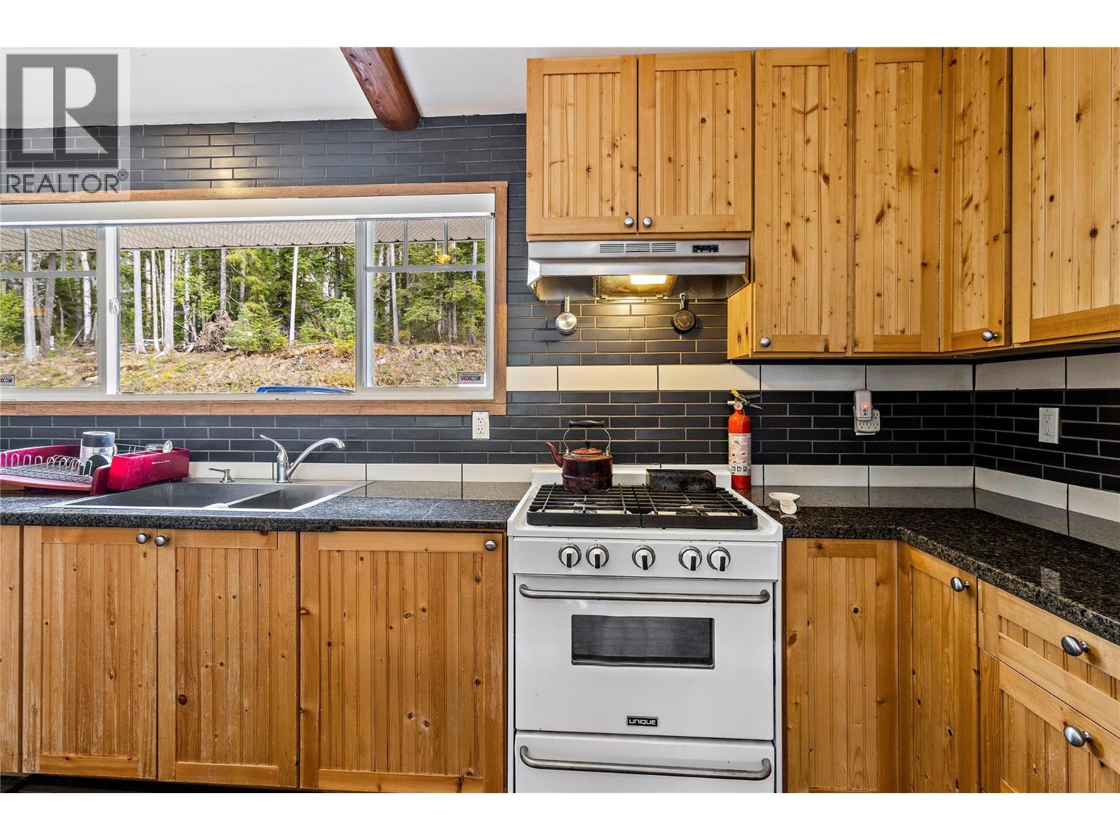 1446 Nittel Road, Seymour Arm, BC - Indoor Photo Showing Kitchen With Double Sink