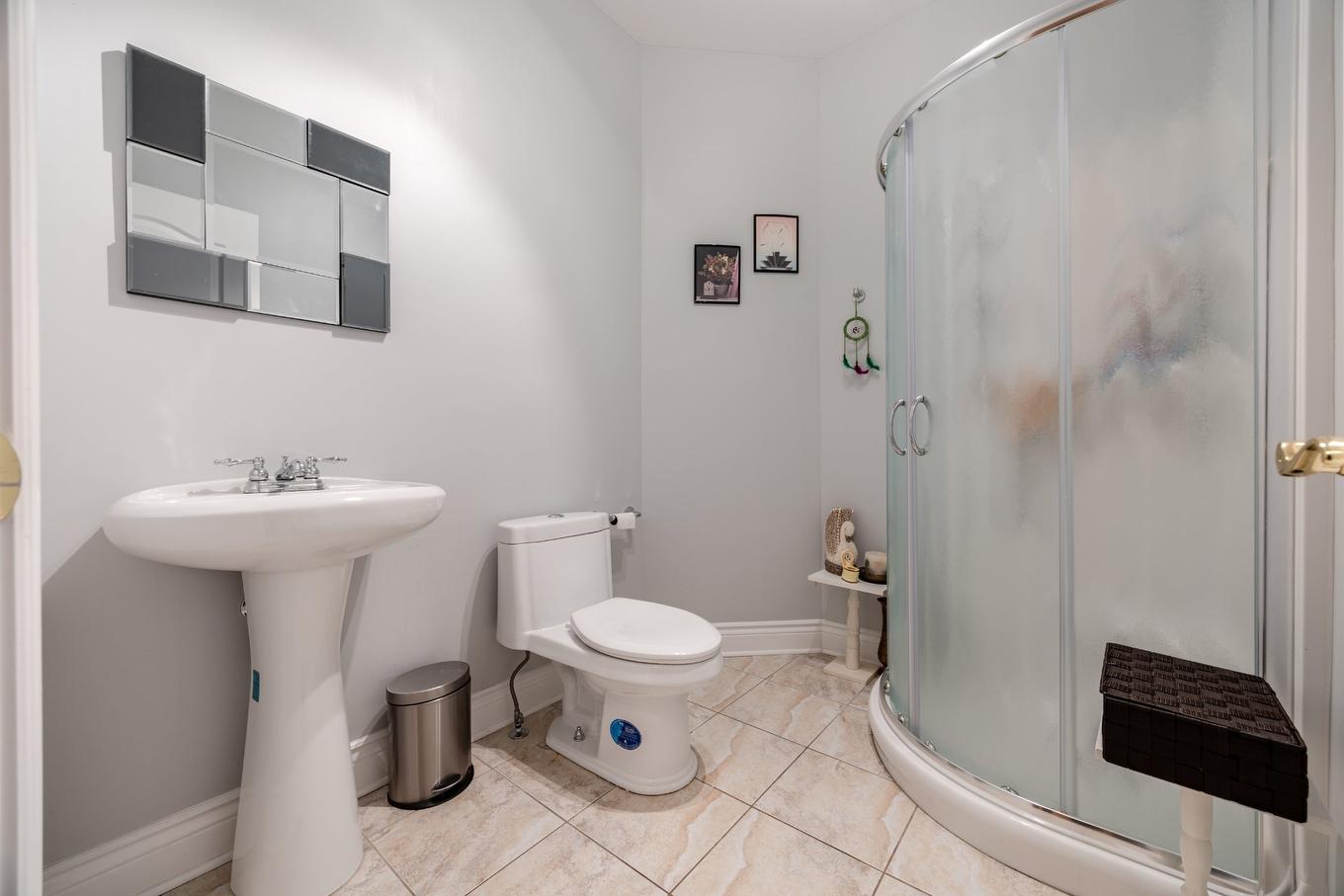 Powder room - 7775 Rue De Lausanne, Brossard, QC - Indoor Photo Showing Bathroom