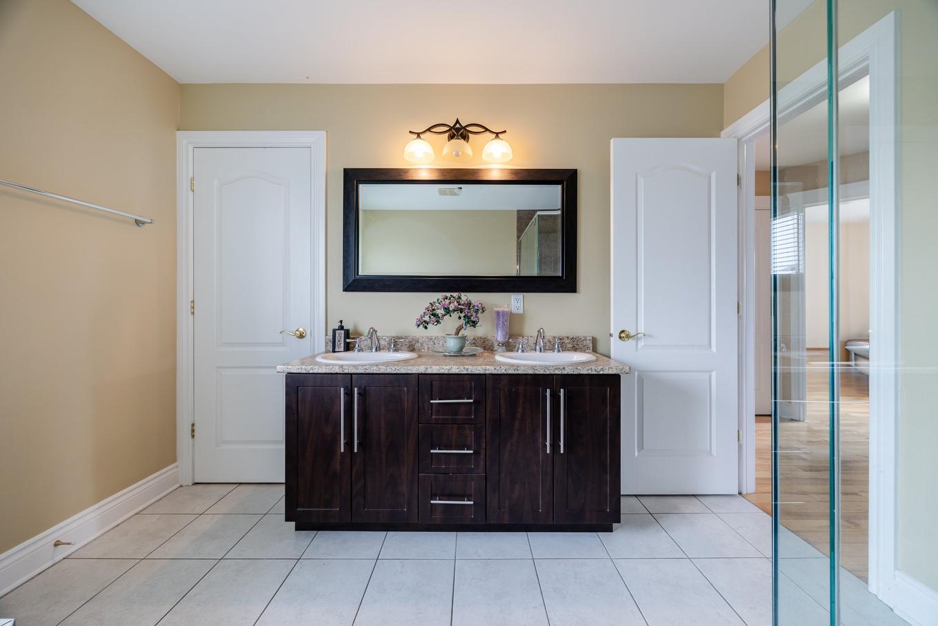 Bathroom - 7775 Rue De Lausanne, Brossard, QC - Indoor Photo Showing Bathroom