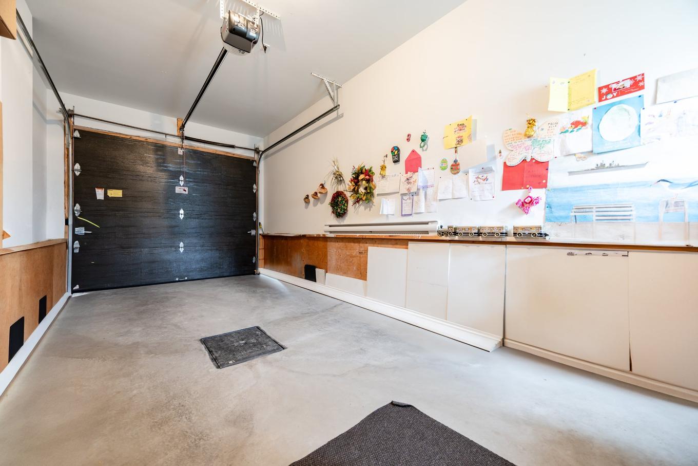 Garage - 7775 Rue De Lausanne, Brossard, QC - Indoor Photo Showing Garage