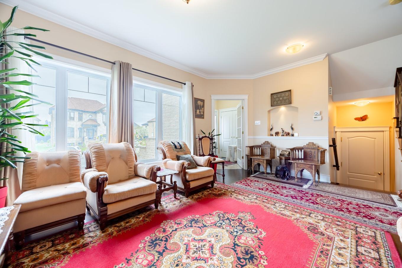 Living room - 7775 Rue De Lausanne, Brossard, QC - Indoor Photo Showing Living Room