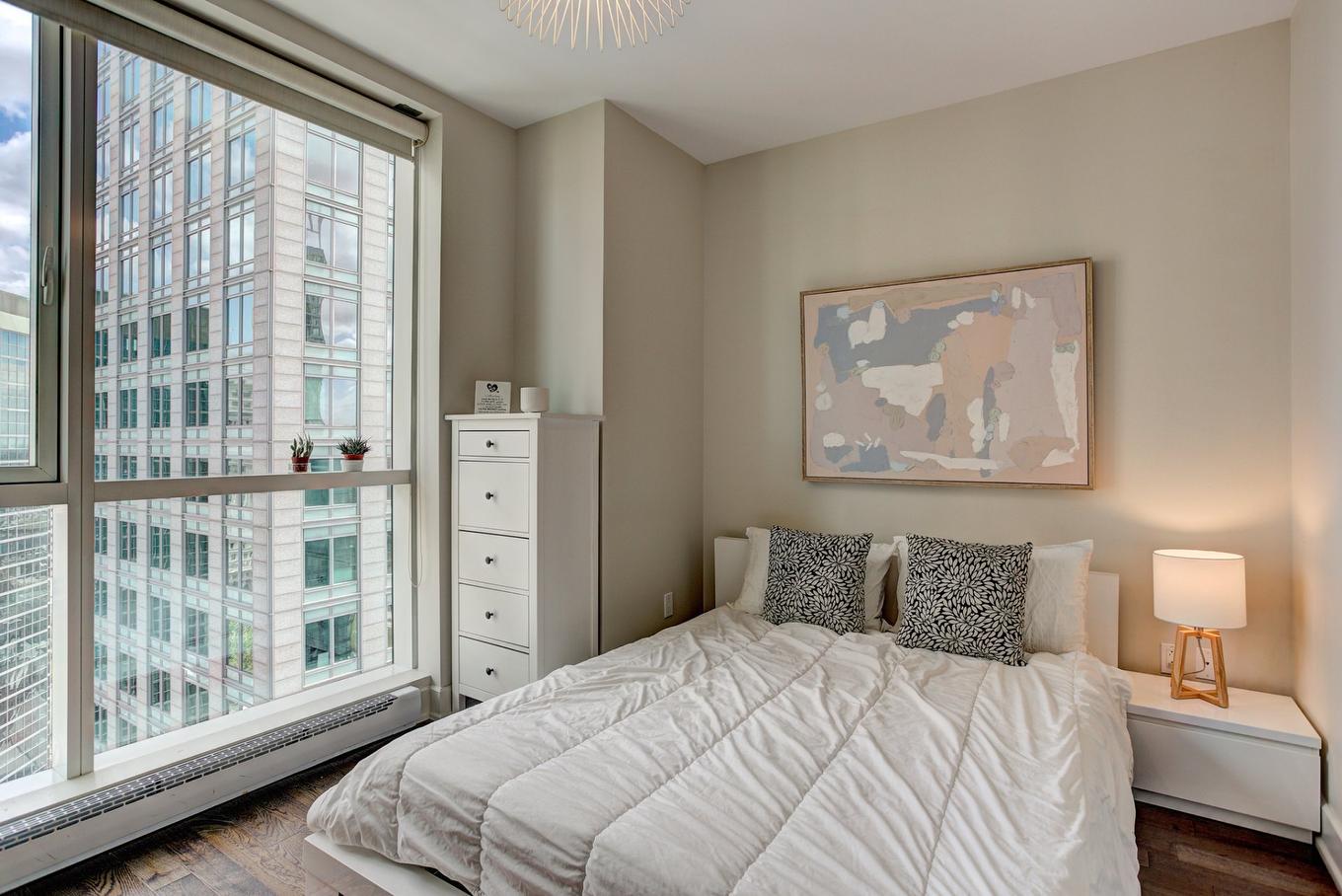 Bedroom - 2405-1300 Boul. René-Lévesque O., Montréal (Ville-Marie), QC - Indoor Photo Showing Bedroom