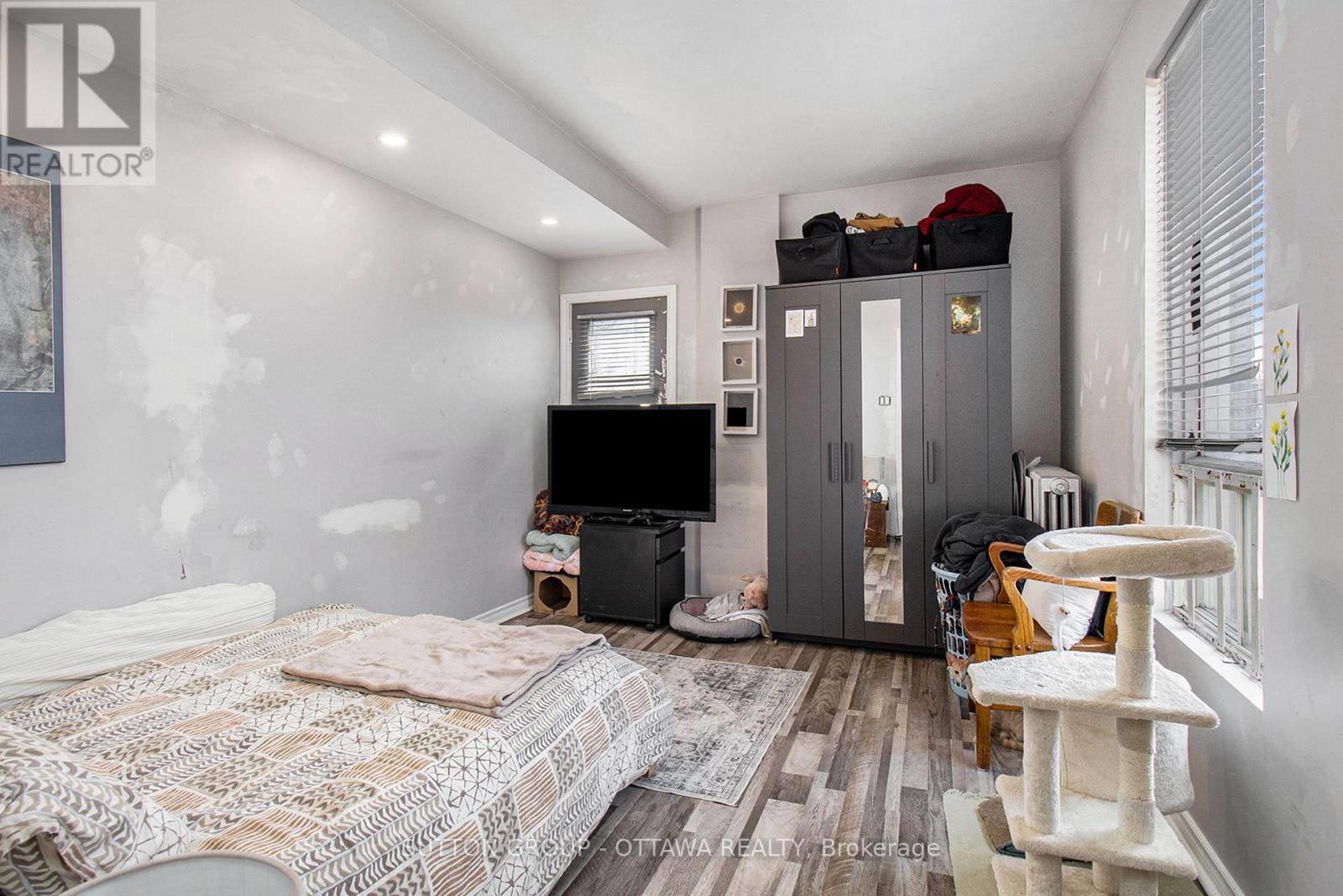 698 Cooper Street, Ottawa, ON