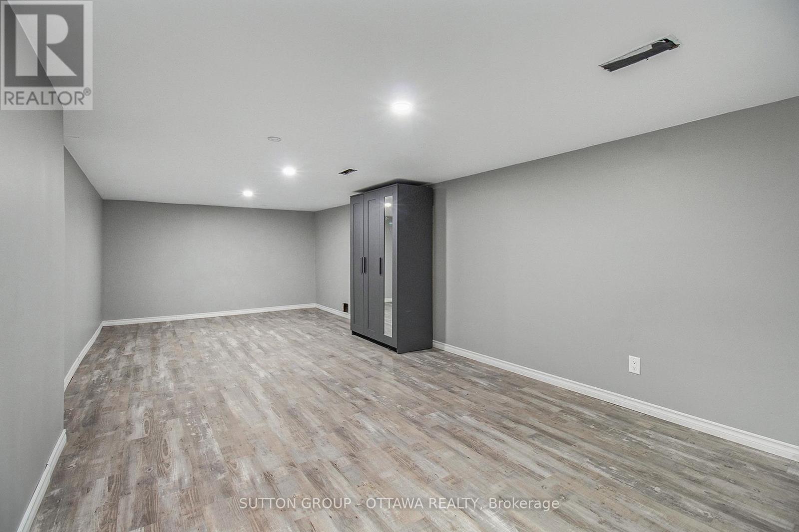 698 Cooper Street, Ottawa, ON