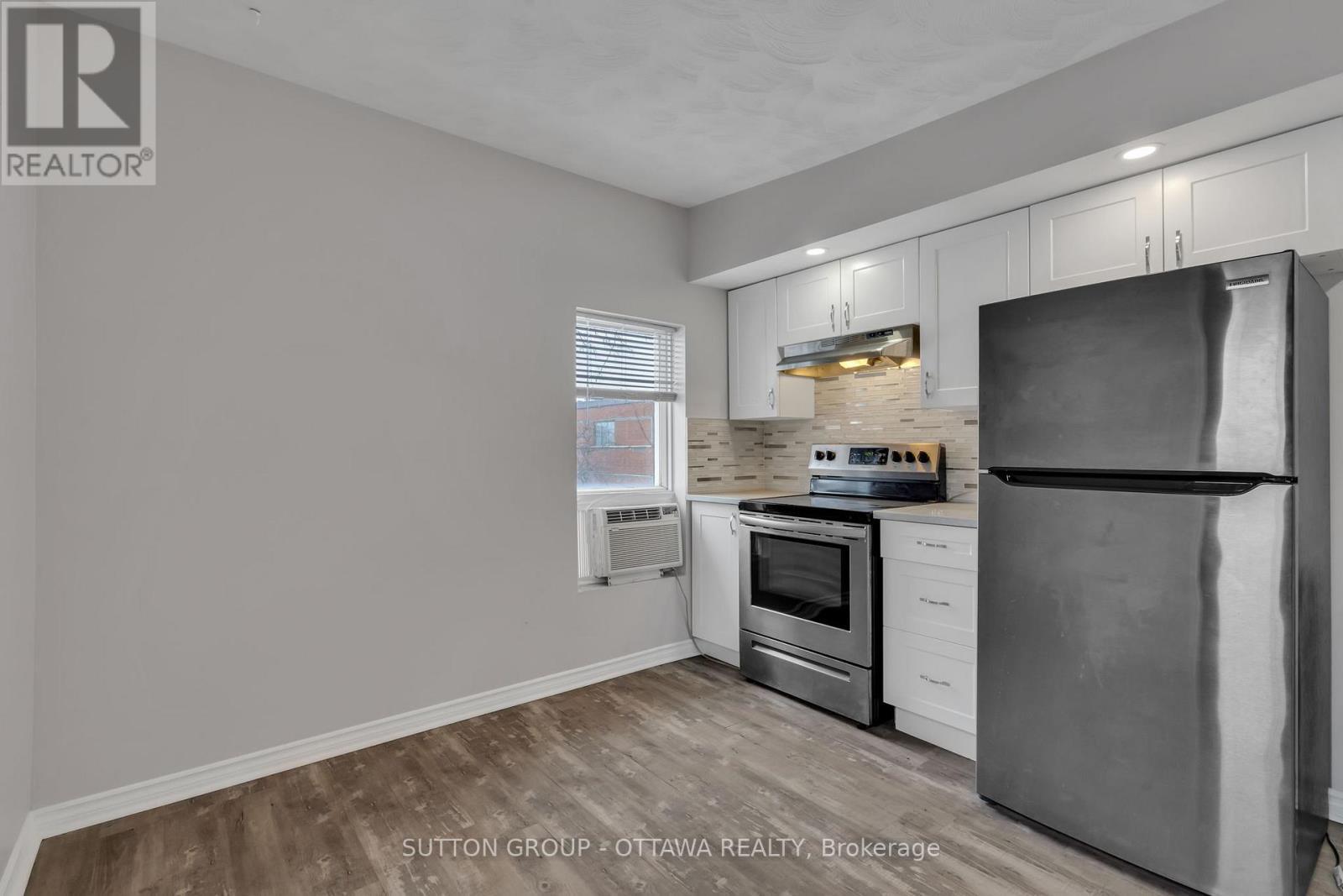 698 Cooper Street, Ottawa, ON