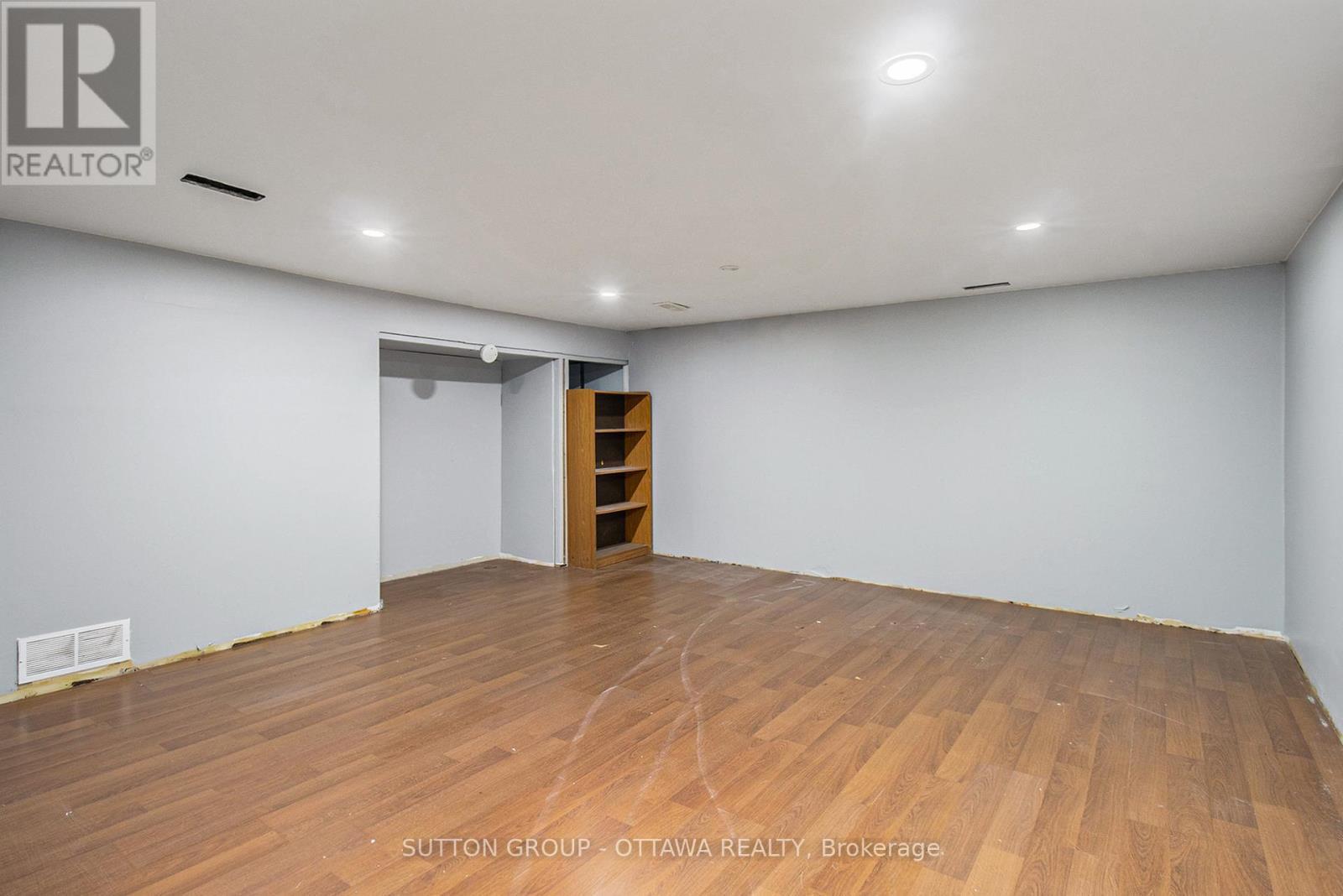 698 Cooper Street, Ottawa, ON