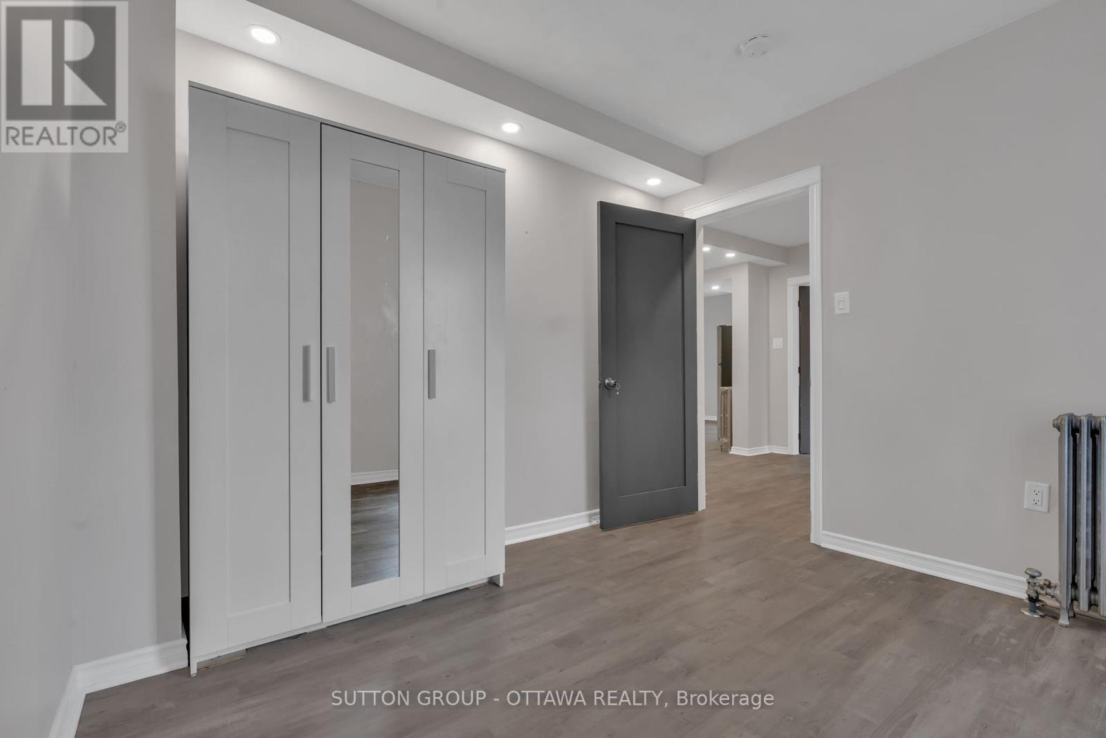 698 Cooper Street, Ottawa, ON