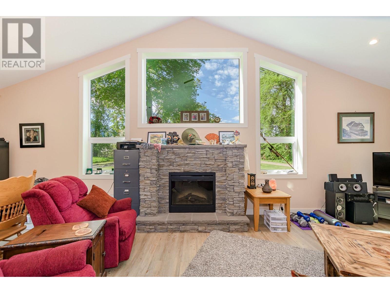 51 Monks Road, Grindrod, BC