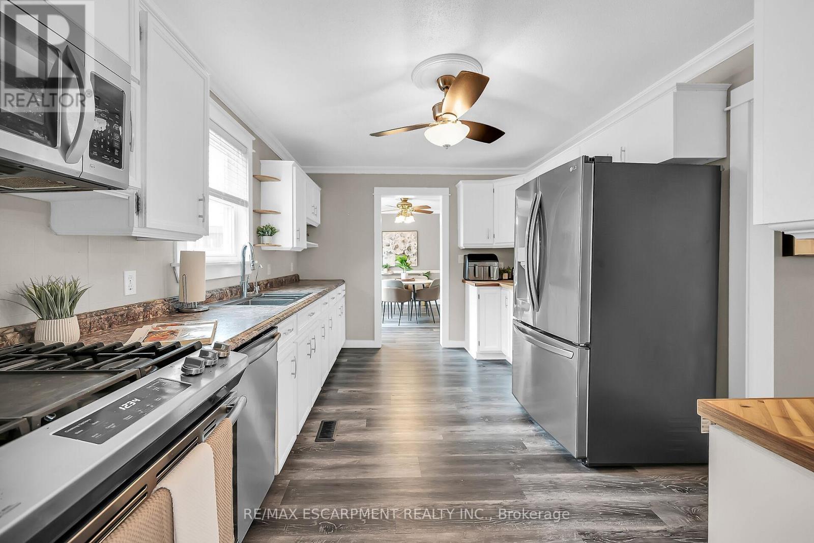 1044 Main Street, Norfolk, ON - Indoor Photo Showing Kitchen With Stainless Steel Kitchen With Upgraded Kitchen