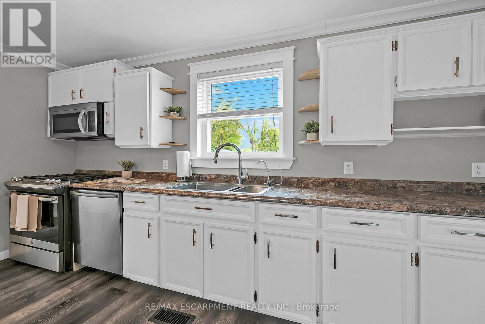 1044 Main Street, Norfolk, ON - Indoor Photo Showing Kitchen With Double Sink