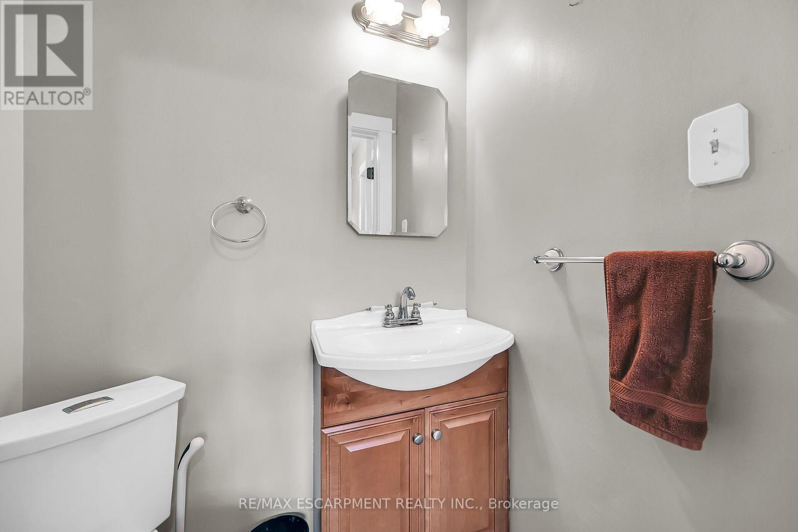 1044 Main Street, Norfolk, ON - Indoor Photo Showing Bathroom