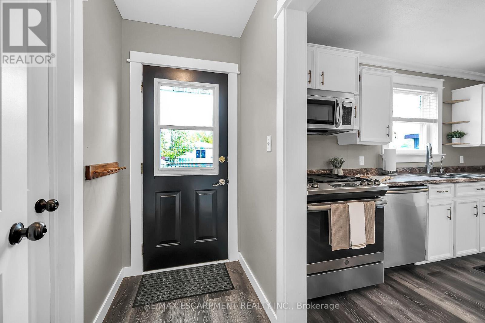 1044 Main Street, Norfolk, ON - Indoor Photo Showing Kitchen With Stainless Steel Kitchen