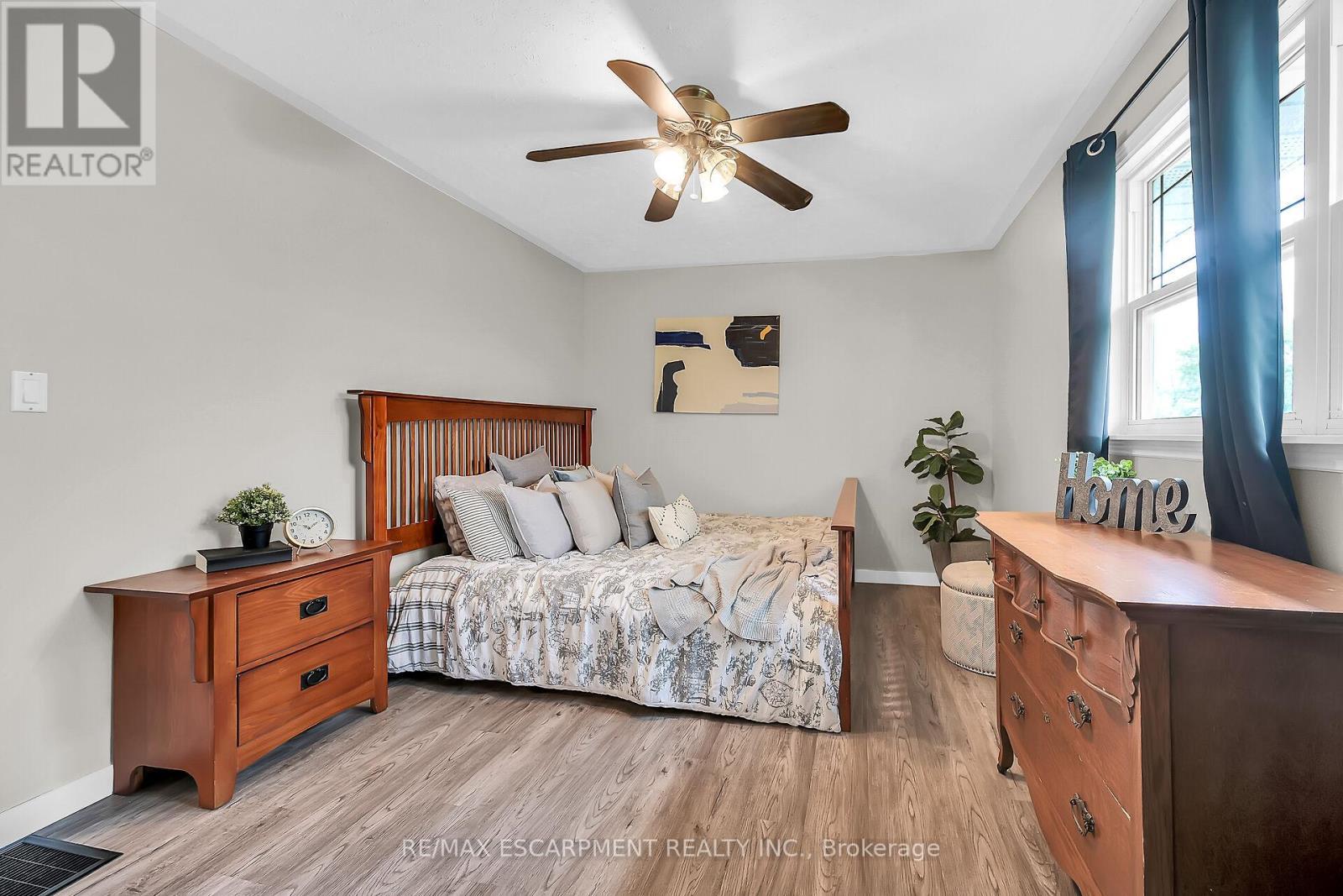 1044 Main Street, Norfolk, ON - Indoor Photo Showing Bedroom