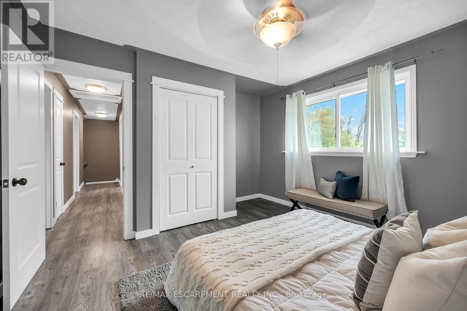 1044 Main Street, Norfolk, ON - Indoor Photo Showing Bedroom