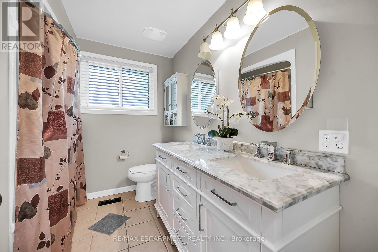 1044 Main Street, Norfolk, ON - Indoor Photo Showing Bathroom