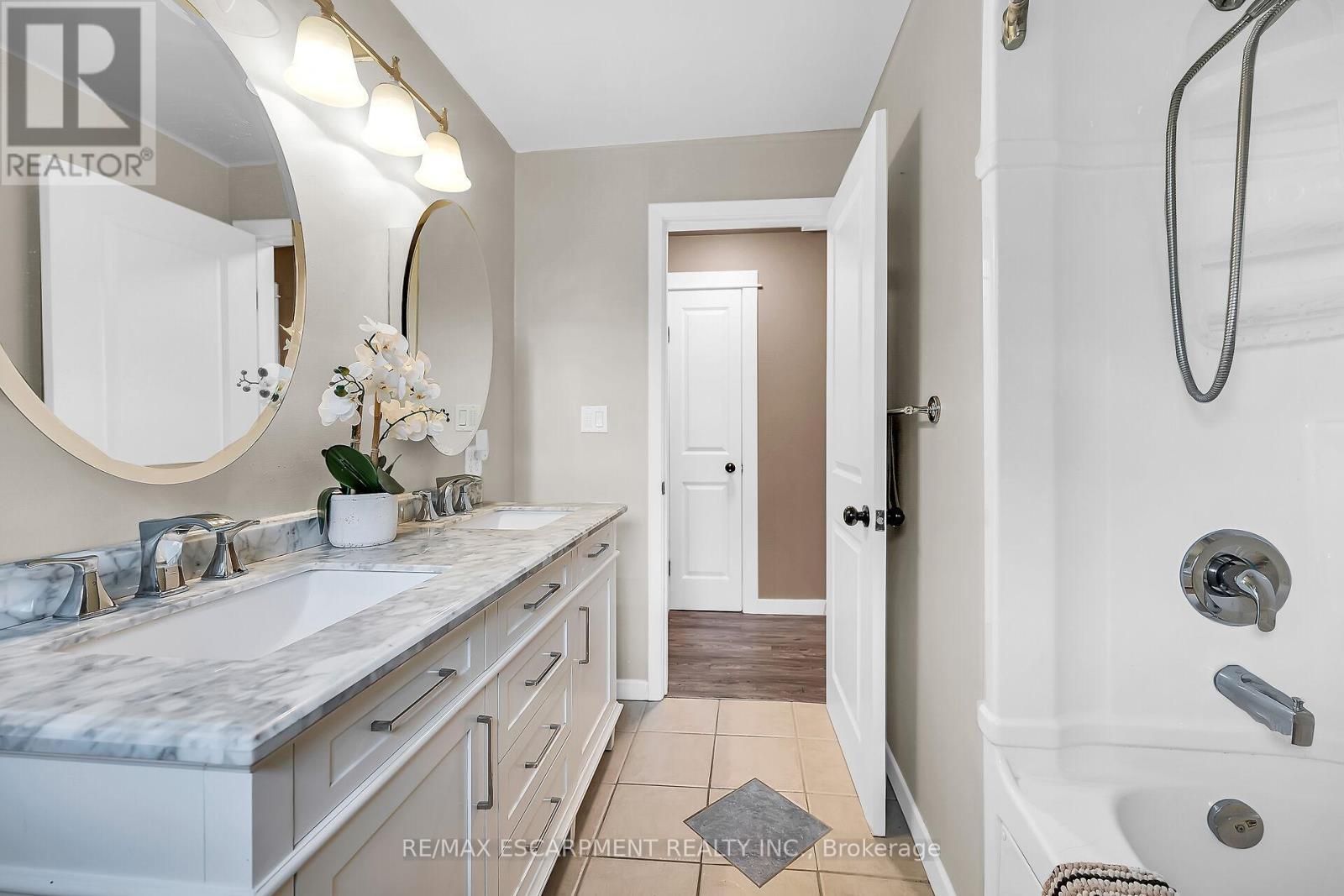 1044 Main Street, Norfolk, ON - Indoor Photo Showing Bathroom