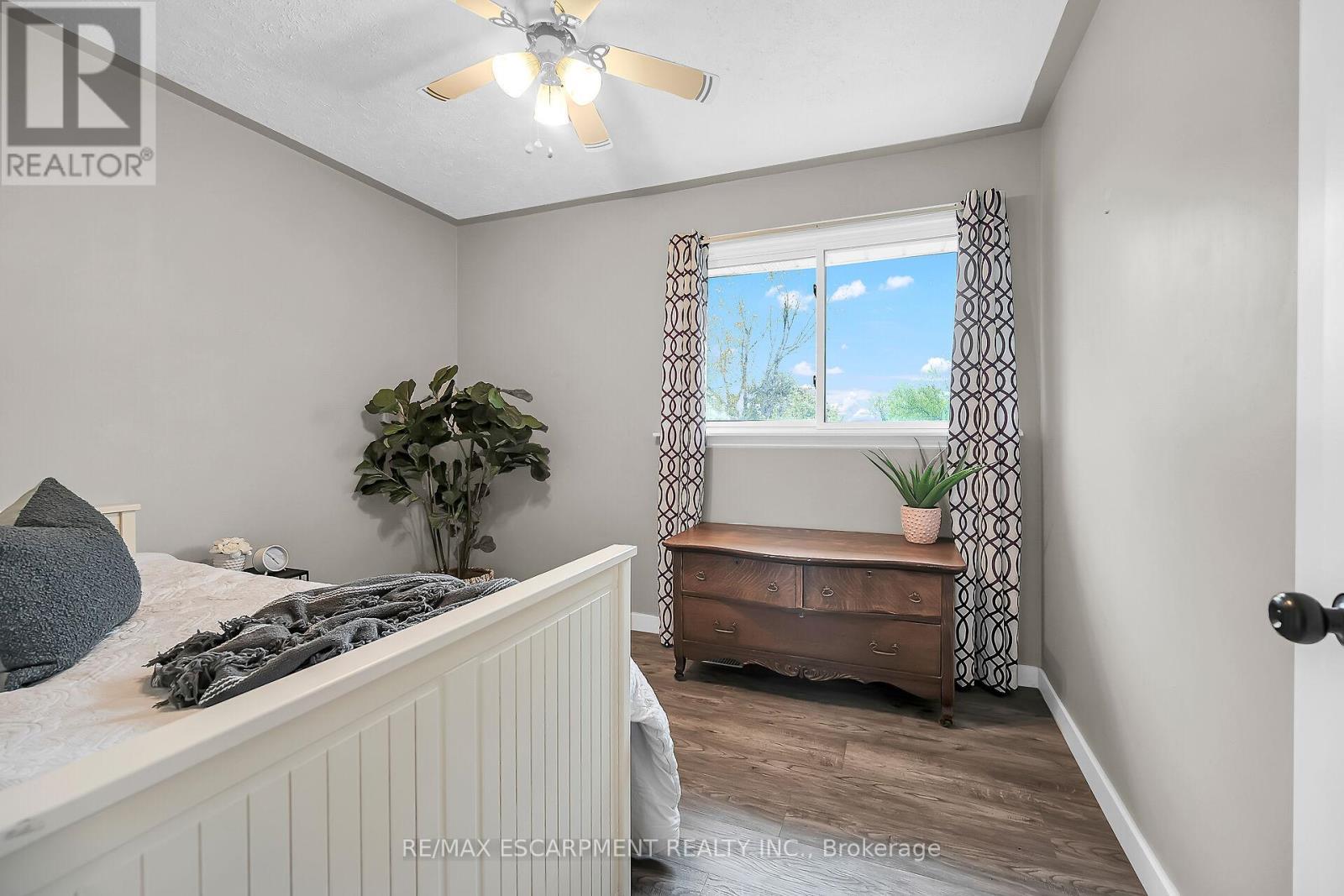 1044 Main Street, Norfolk, ON - Indoor Photo Showing Bedroom
