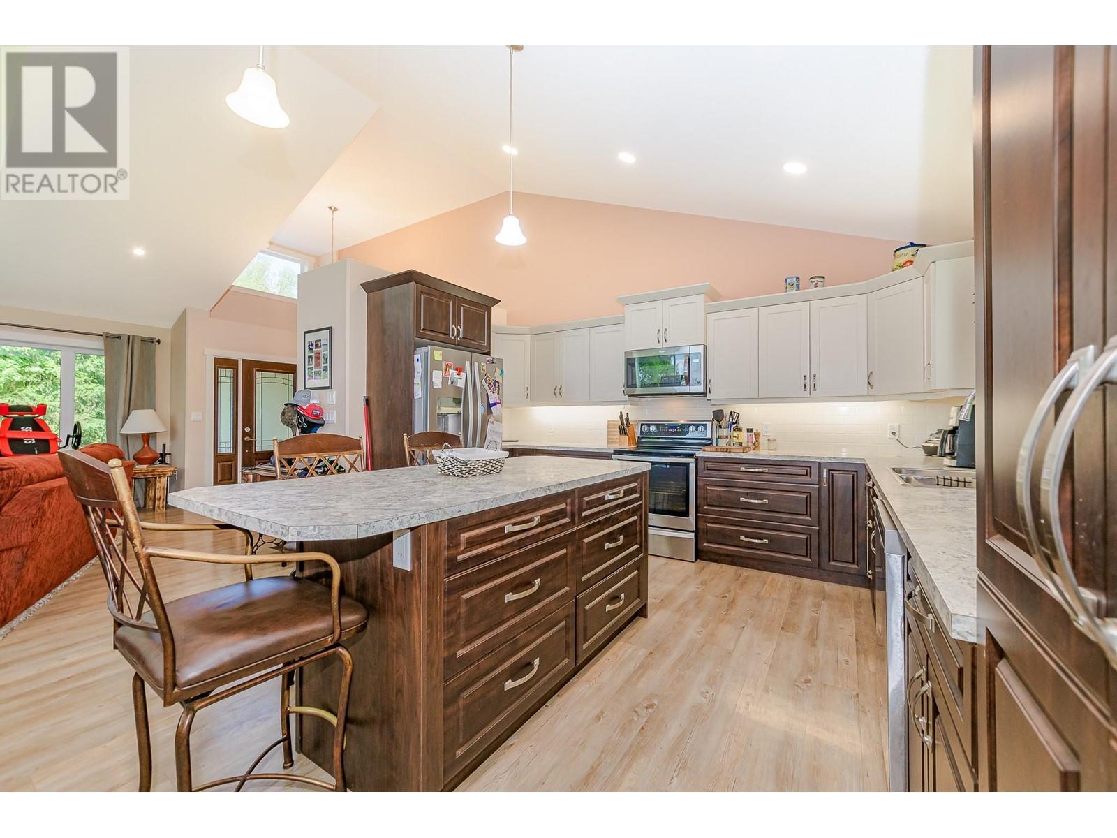 51 Monks Road, Grindrod, BC - Indoor Photo Showing Kitchen With Upgraded Kitchen
