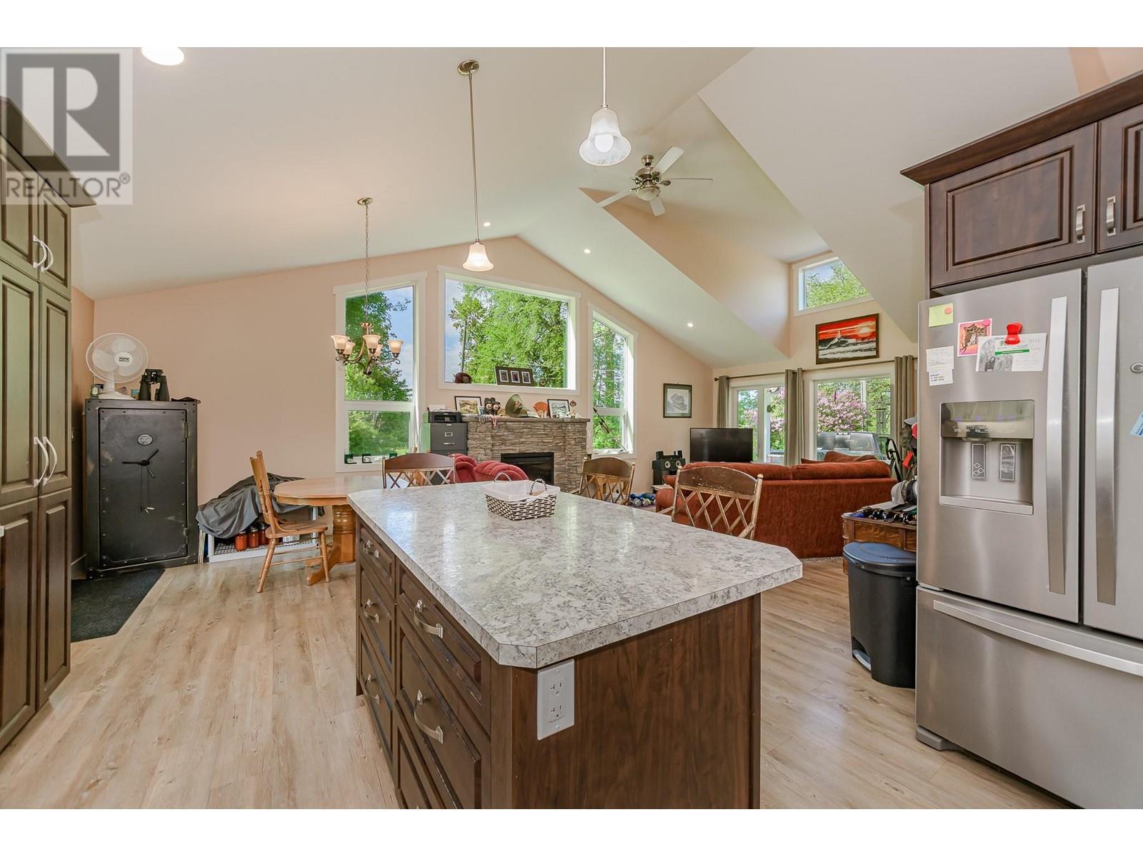 51 Monks Road, Grindrod, BC - Indoor Photo Showing Kitchen