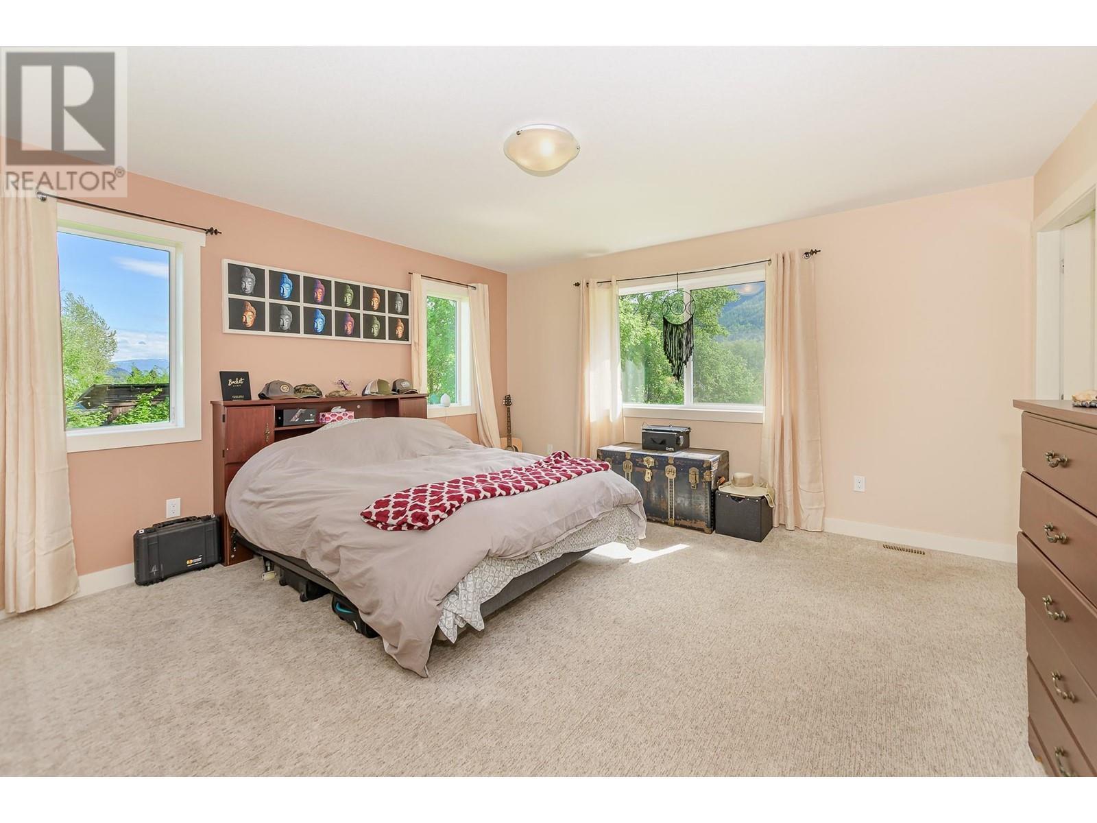 51 Monks Road, Grindrod, BC - Indoor Photo Showing Bedroom