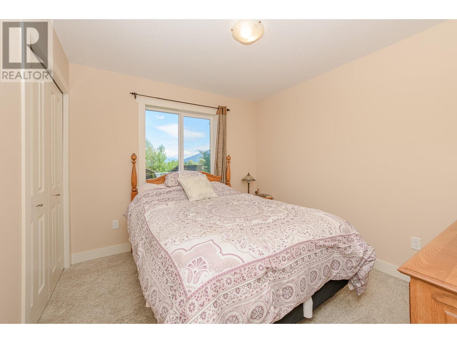 51 Monks Road, Grindrod, BC - Indoor Photo Showing Bedroom