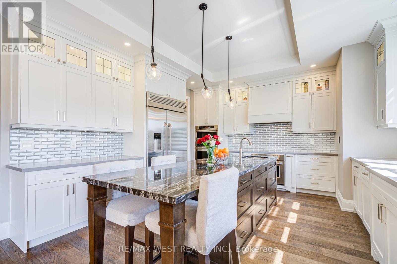 2194 Haygate Crescent, Mississauga, ON - Indoor Photo Showing Kitchen With Upgraded Kitchen