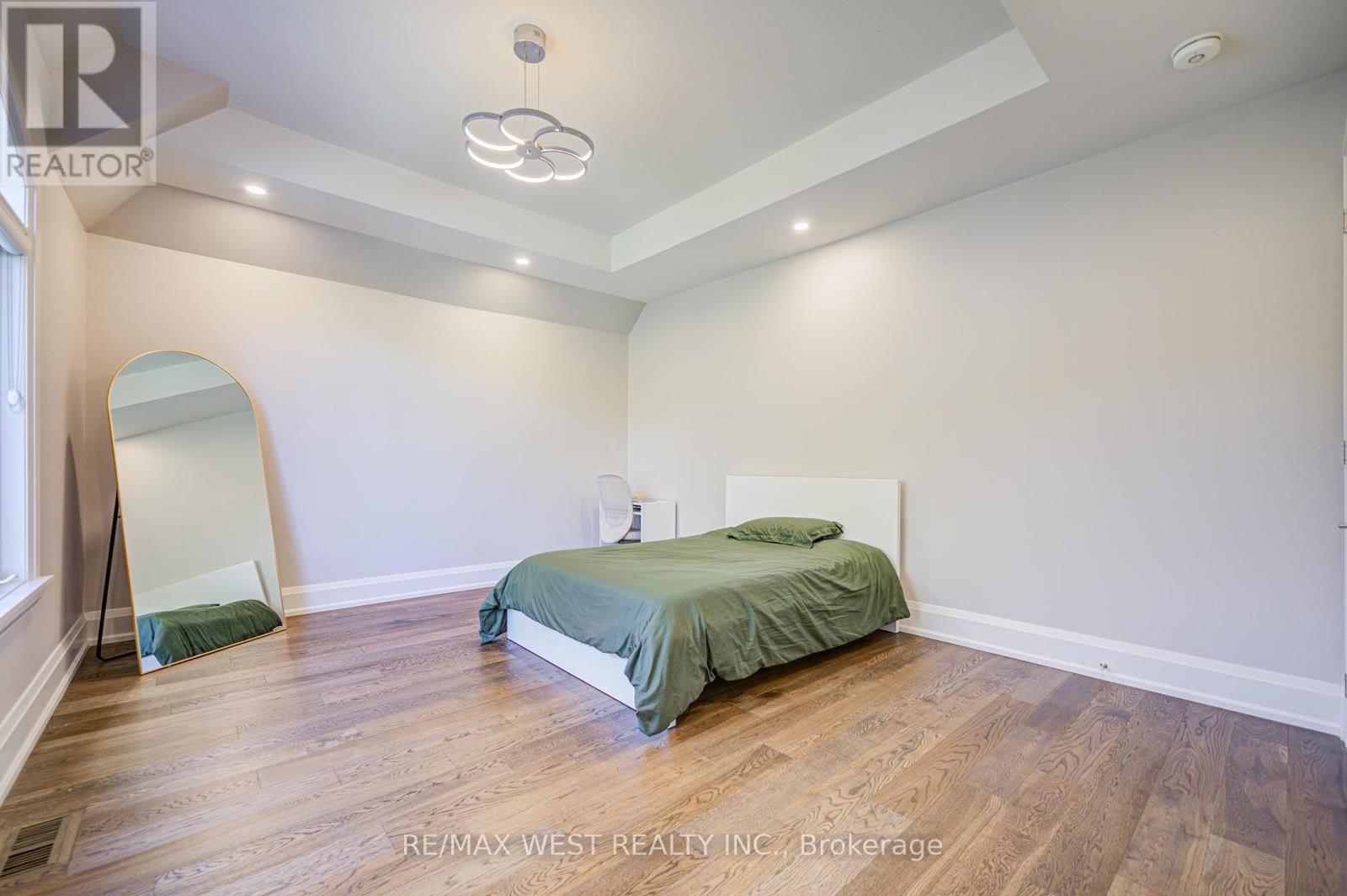 2194 Haygate Crescent, Mississauga, ON - Indoor Photo Showing Bedroom