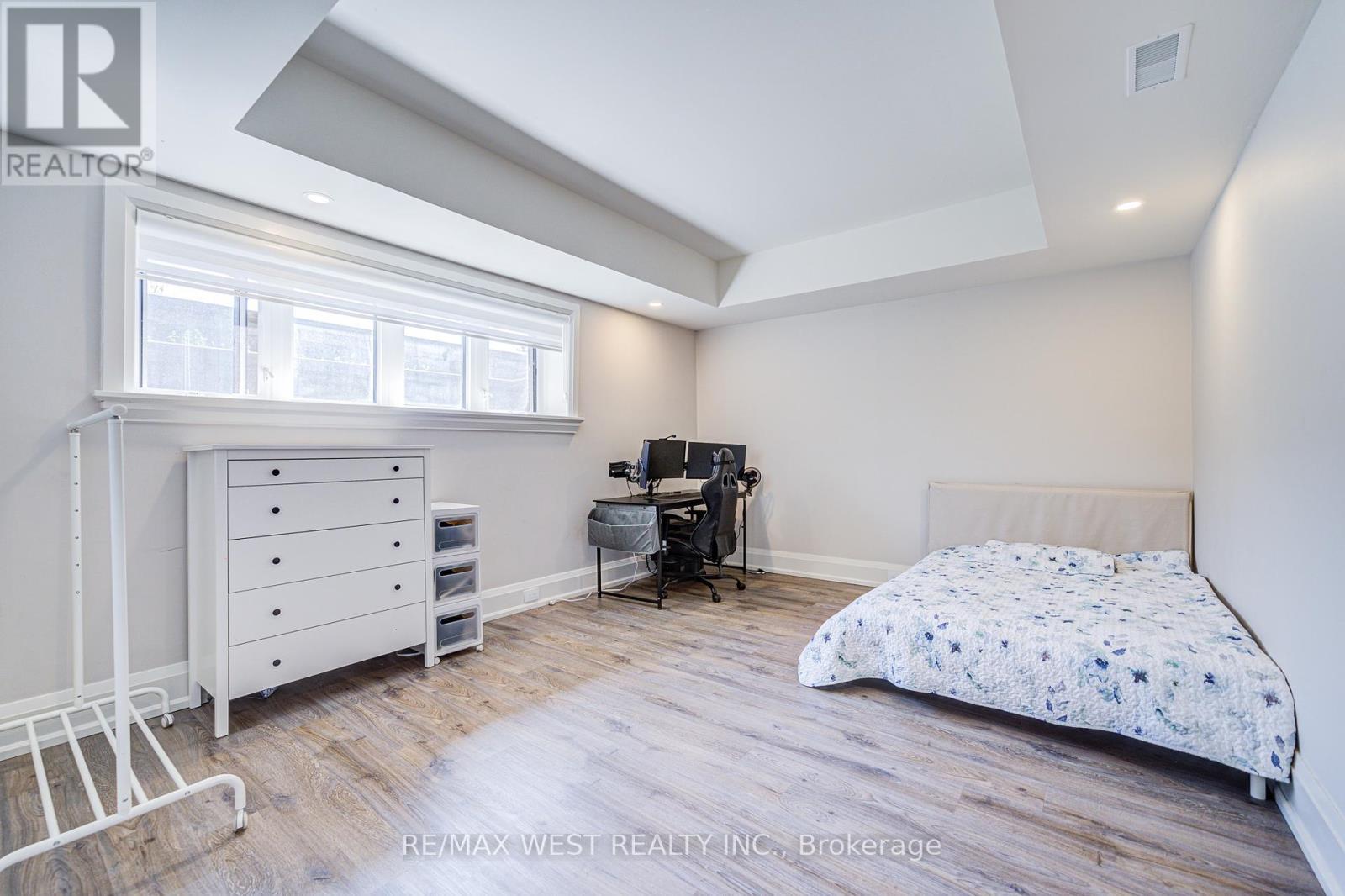 2194 Haygate Crescent, Mississauga, ON - Indoor Photo Showing Bedroom