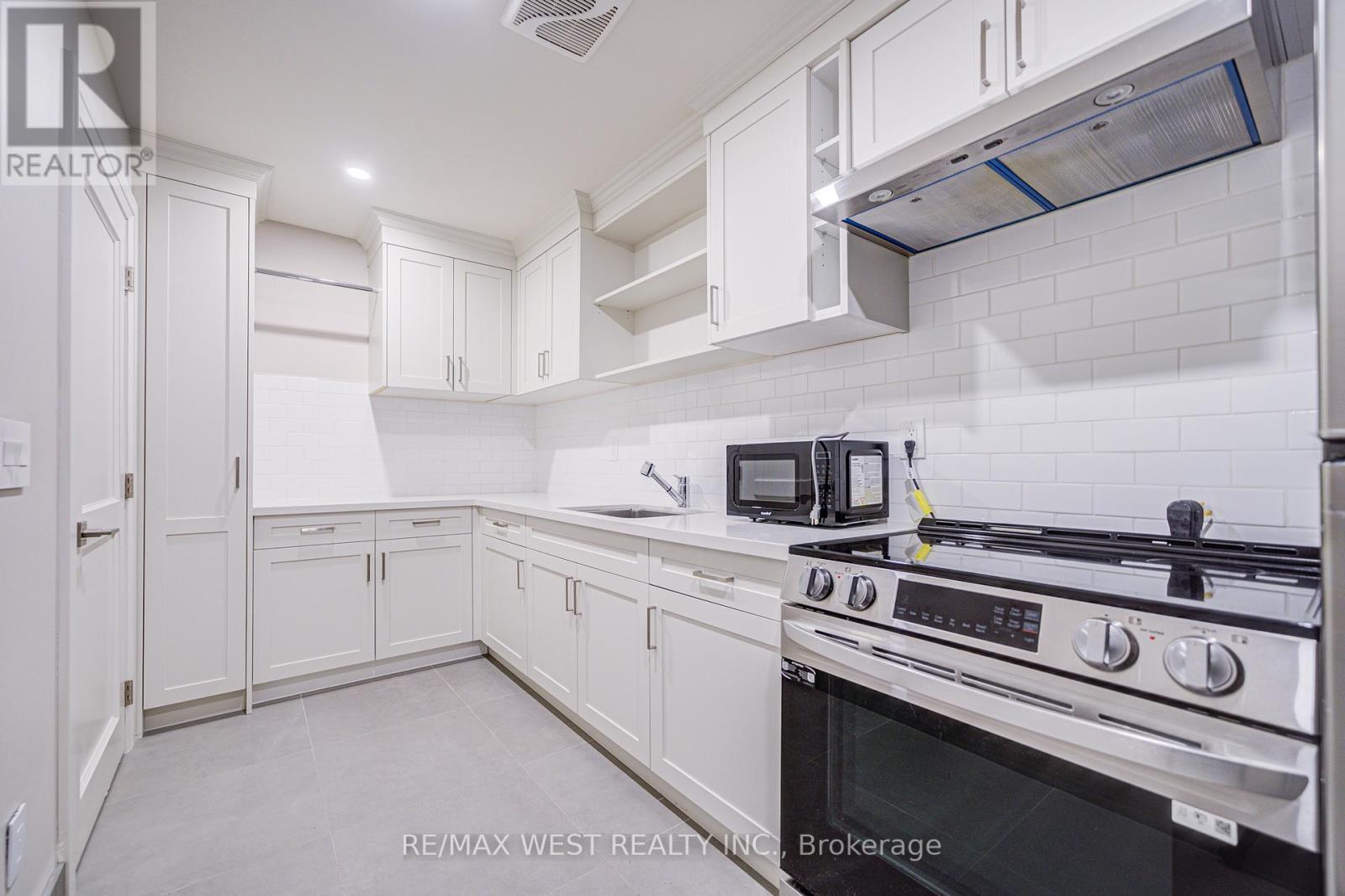 2194 Haygate Crescent, Mississauga, ON - Indoor Photo Showing Kitchen