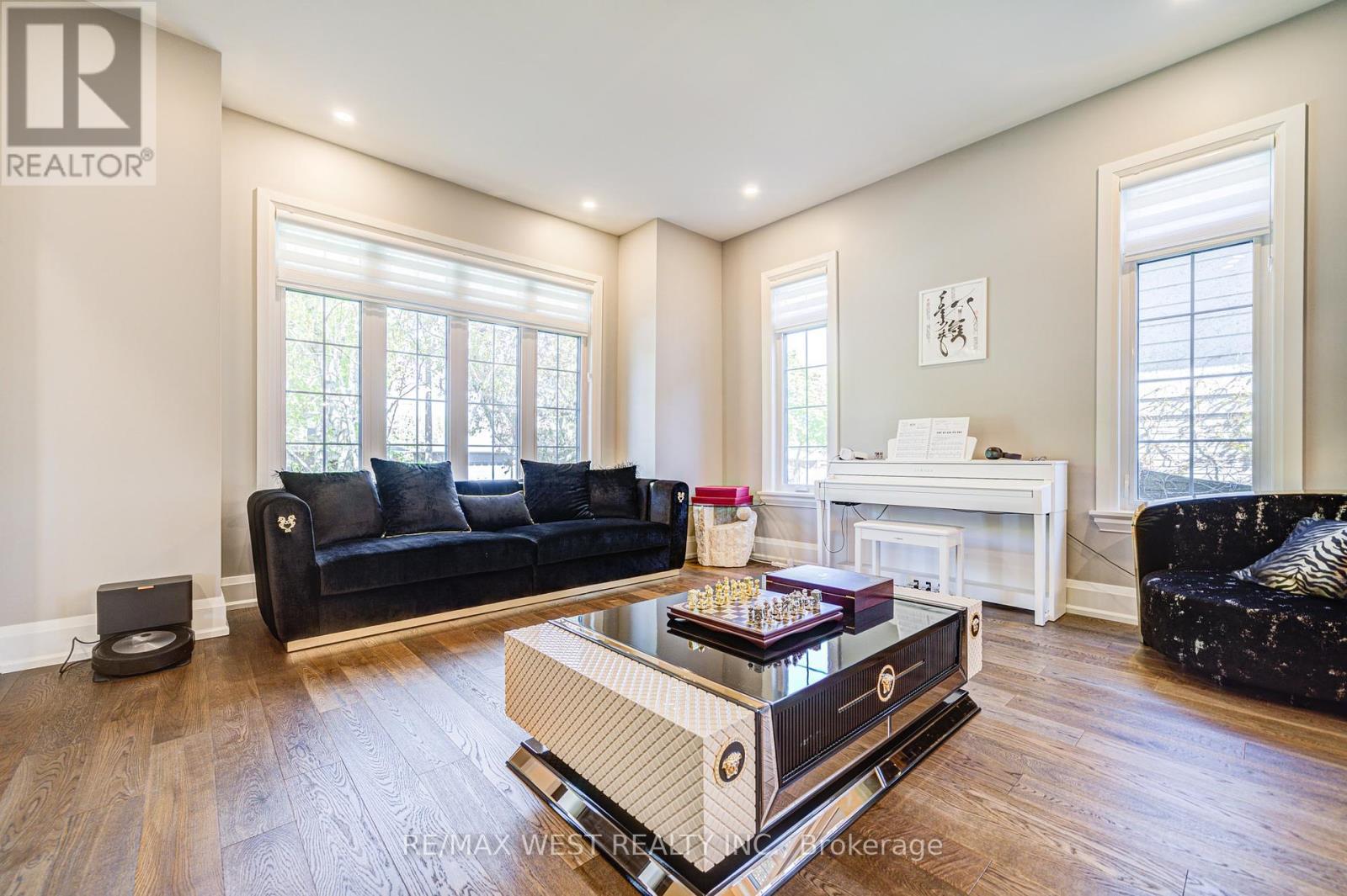 2194 Haygate Crescent, Mississauga, ON - Indoor Photo Showing Living Room