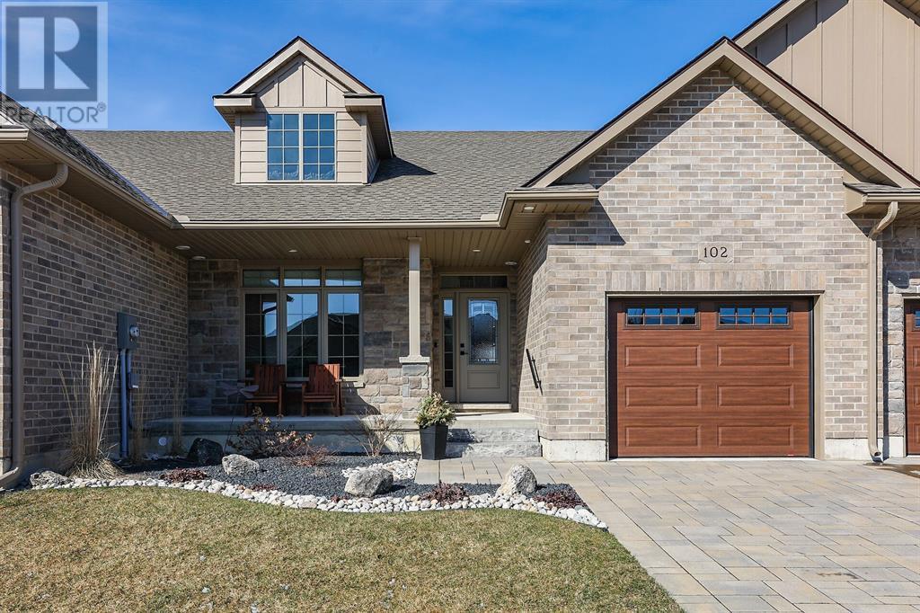 102 Leneve Street, Lambton Shores, ON - Outdoor