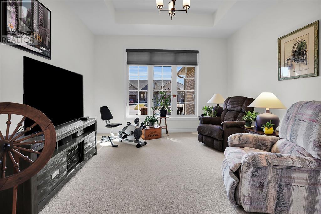 102 Leneve Street, Lambton Shores, ON - Indoor Photo Showing Living Room