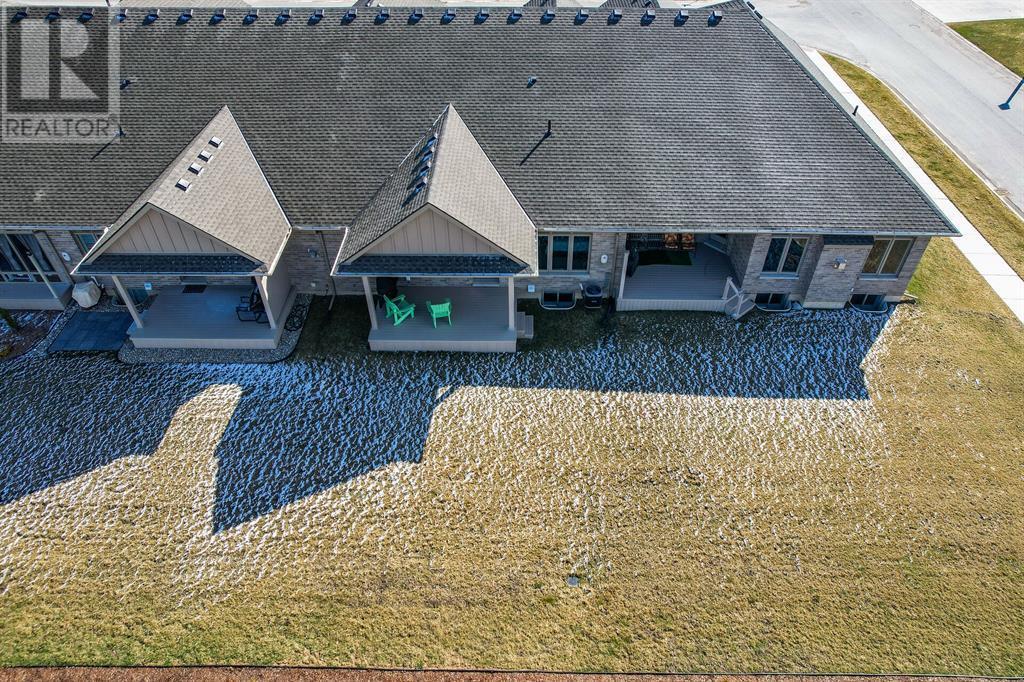 102 Leneve Street, Lambton Shores, ON - Outdoor