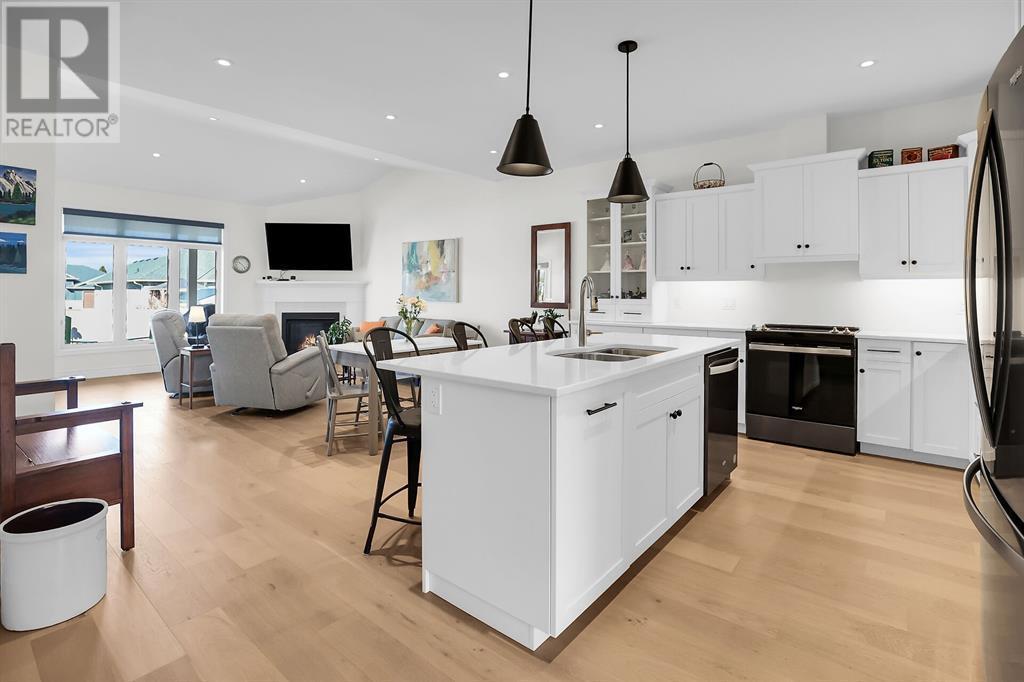 102 Leneve Street, Lambton Shores, ON - Indoor Photo Showing Kitchen With Double Sink With Upgraded Kitchen