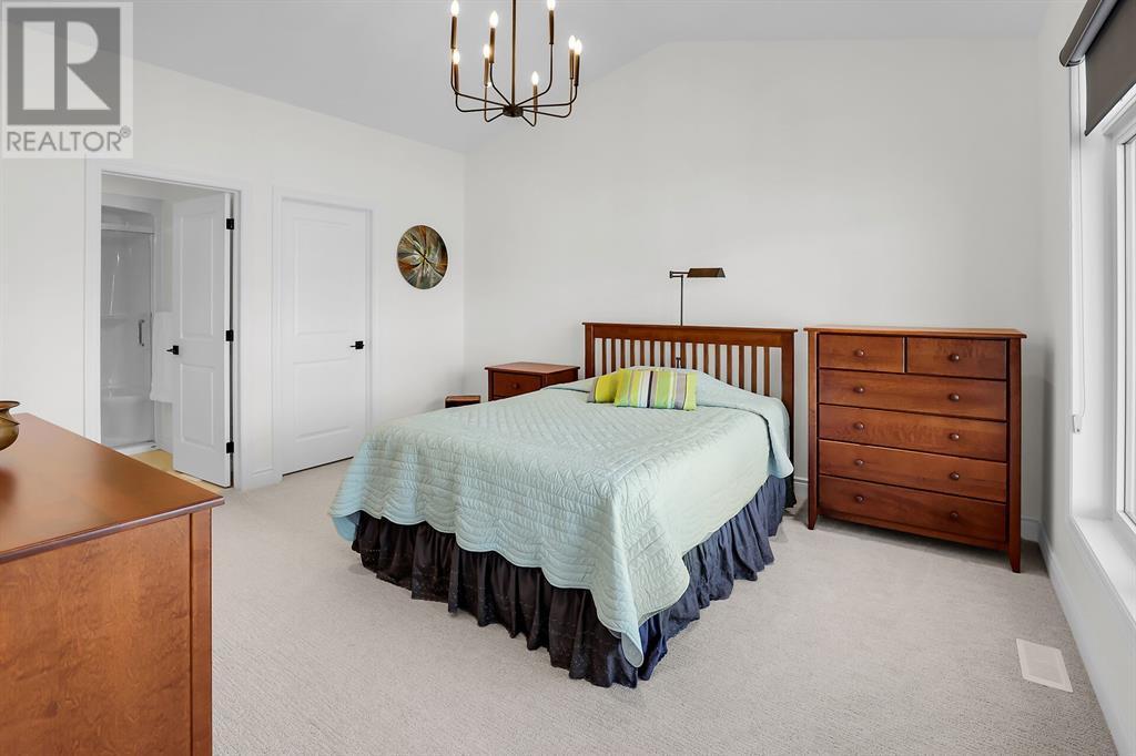 102 Leneve Street, Lambton Shores, ON - Indoor Photo Showing Bedroom