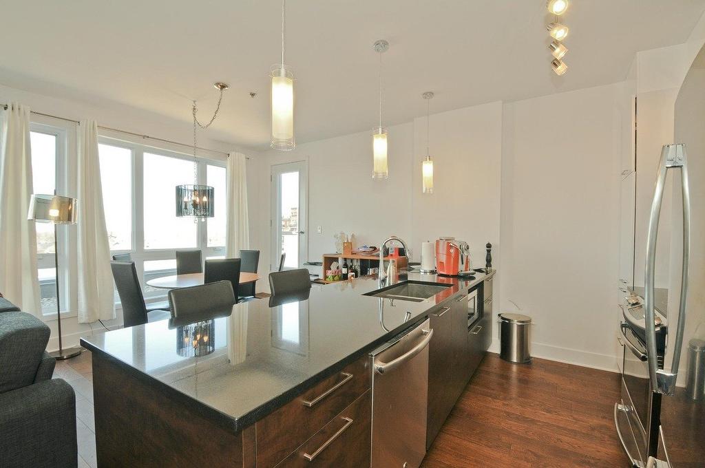 Kitchen - Ph406-2285 Av. Ekers, Mont-Royal, QC - Indoor Photo Showing Kitchen With Upgraded Kitchen