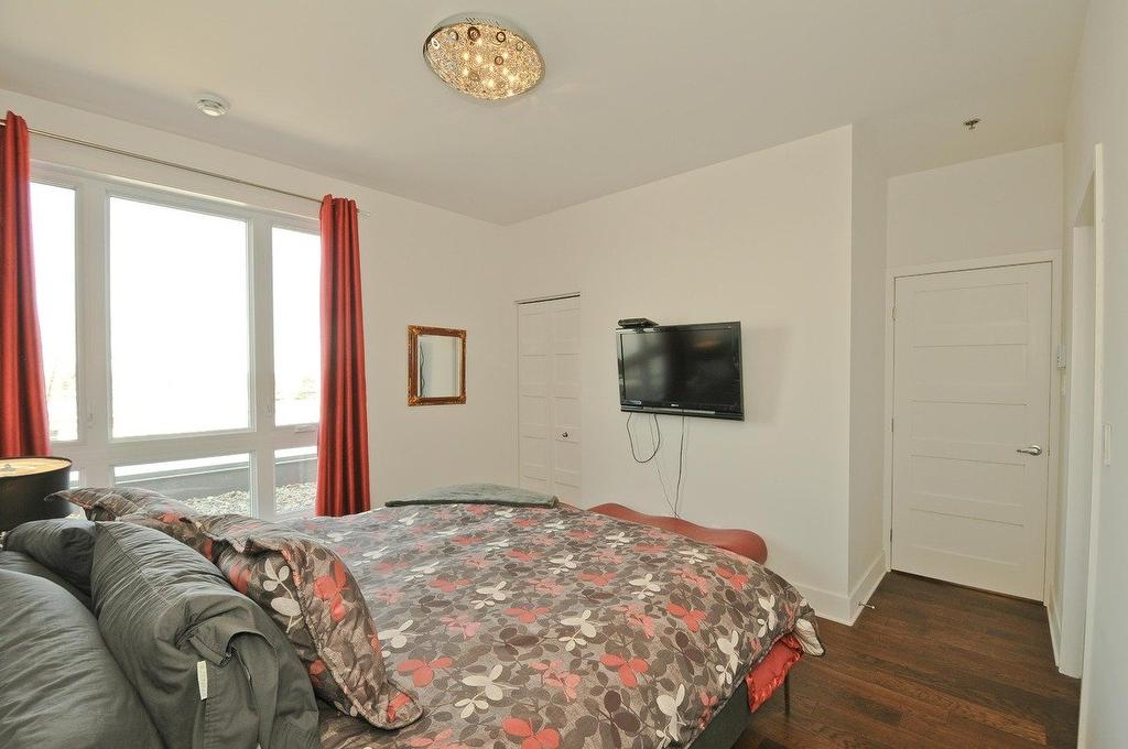Bedroom - Ph406-2285 Av. Ekers, Mont-Royal, QC - Indoor Photo Showing Bedroom