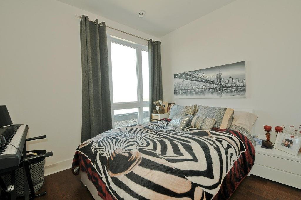 Bedroom - Ph406-2285 Av. Ekers, Mont-Royal, QC - Indoor Photo Showing Bedroom