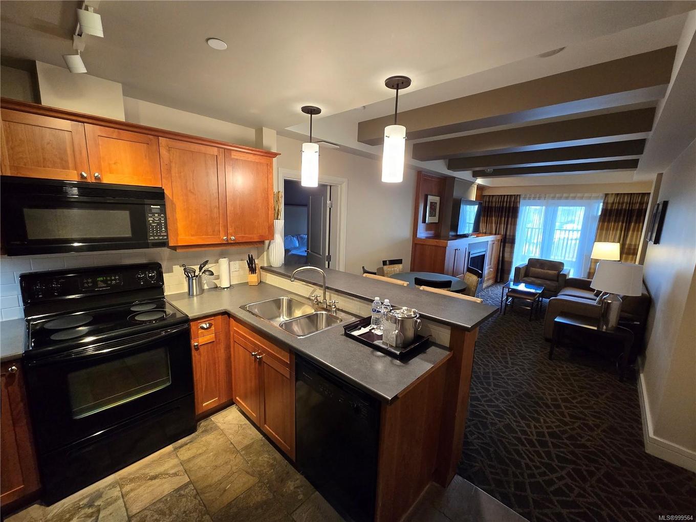 236/238 C-1999 Country Club Way, Langford, BC - Indoor Photo Showing Kitchen With Double Sink
